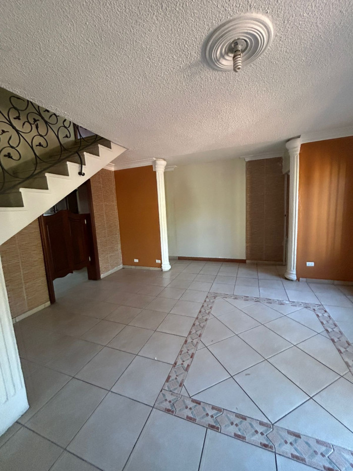 Casa en Los Prados  Uso Familiar O Comercial  Foto 7291637-8.jpg