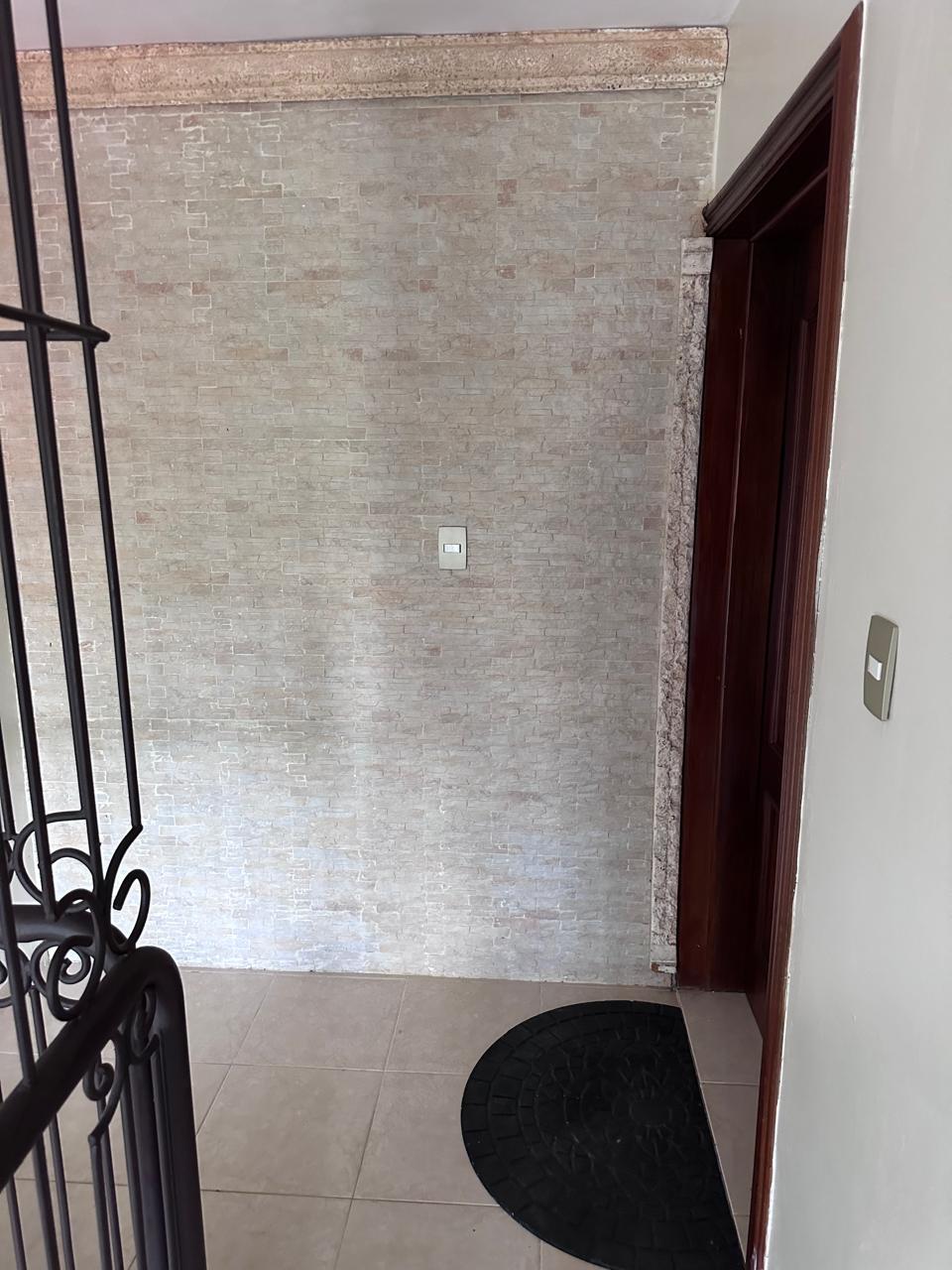 Se alquila apartamento en 4to piso – RD35000 mantenimiento incluido Foto 7292405-2.jpg