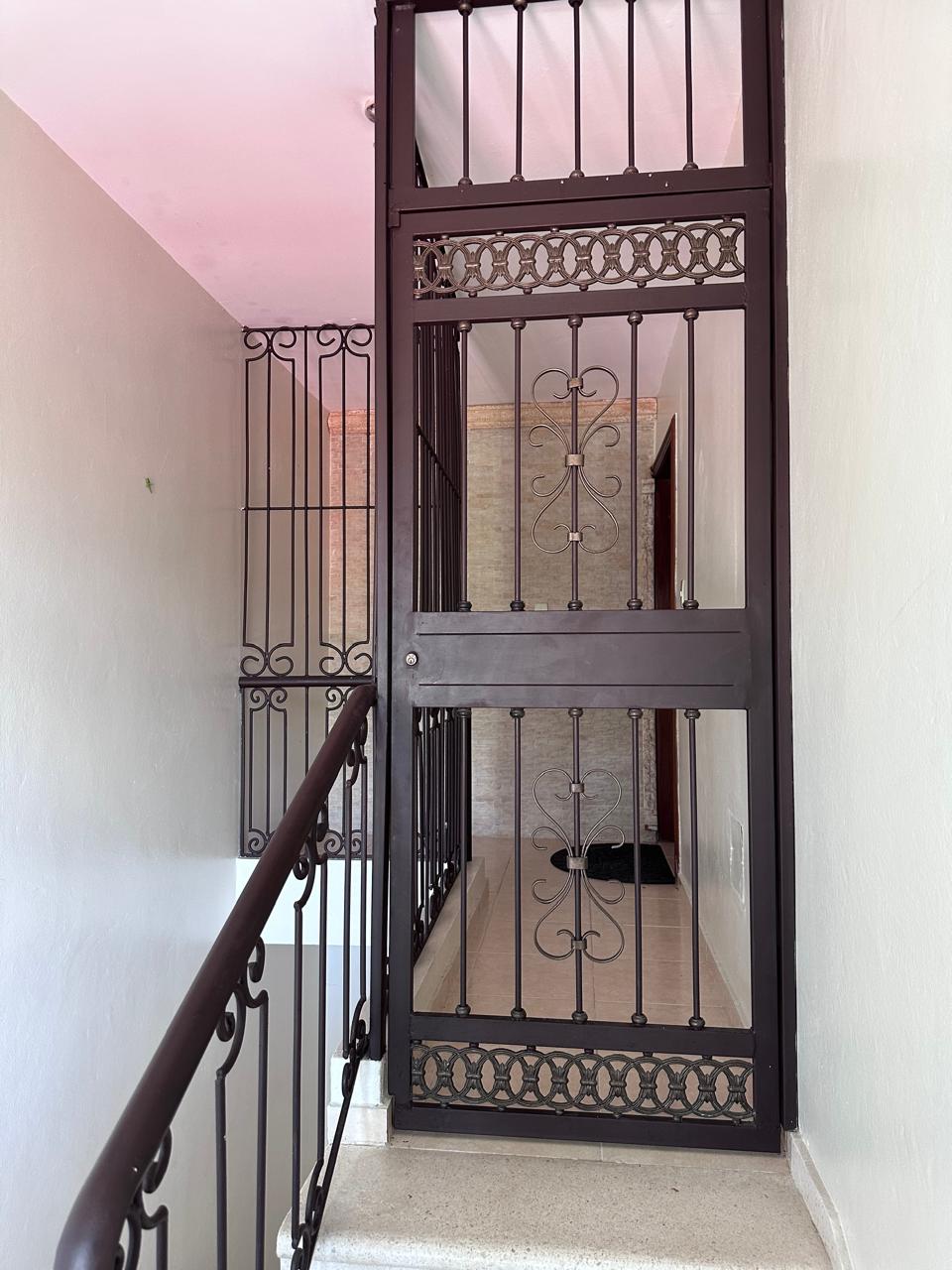 Se alquila apartamento en 4to piso – RD35000 mantenimiento incluido Foto 7292405-3.jpg