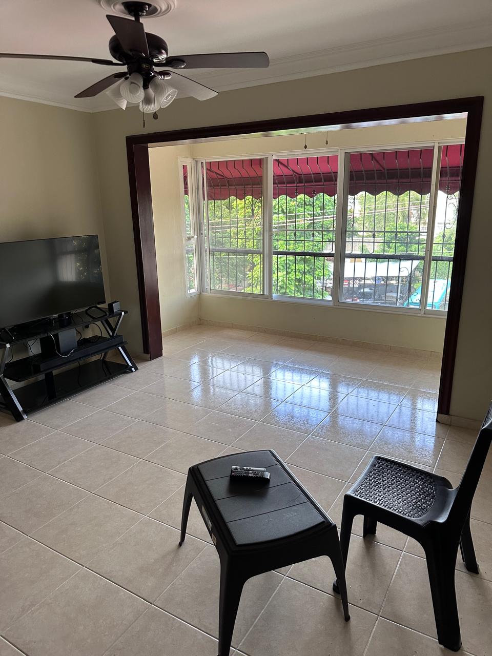 Se alquila apartamento en 4to piso – RD35000 mantenimiento incluido Foto 7292405-4.jpg
