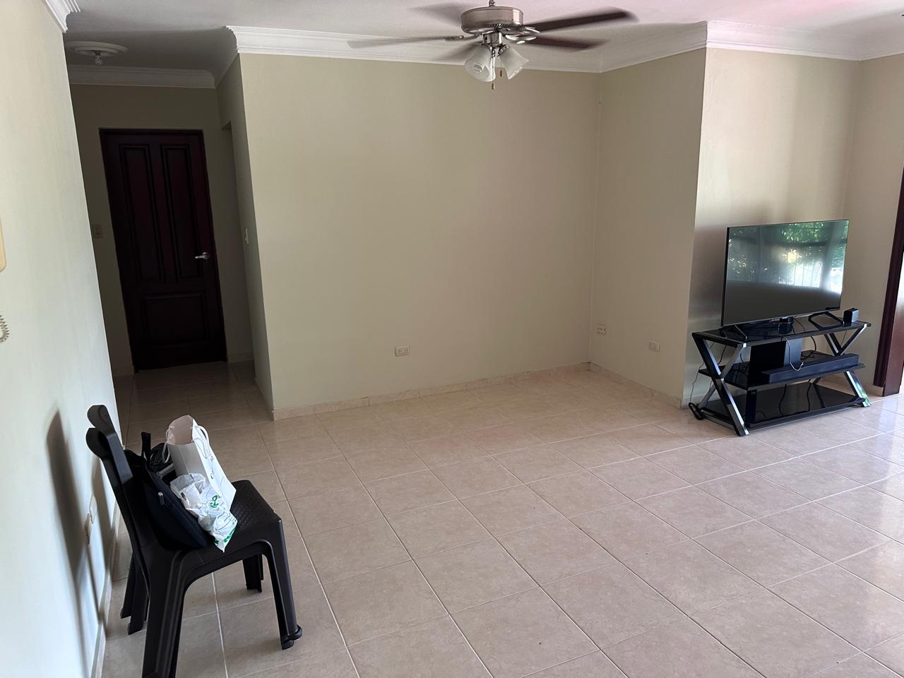 Se alquila apartamento en 4to piso – RD35000 mantenimiento incluido Foto 7292405-5.jpg