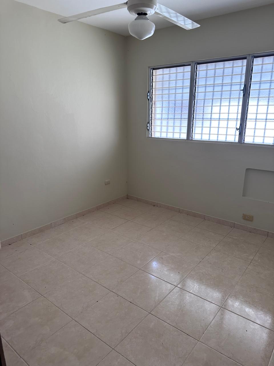 Se alquila apartamento en 4to piso – RD35000 mantenimiento incluido Foto 7292405-8.jpg
