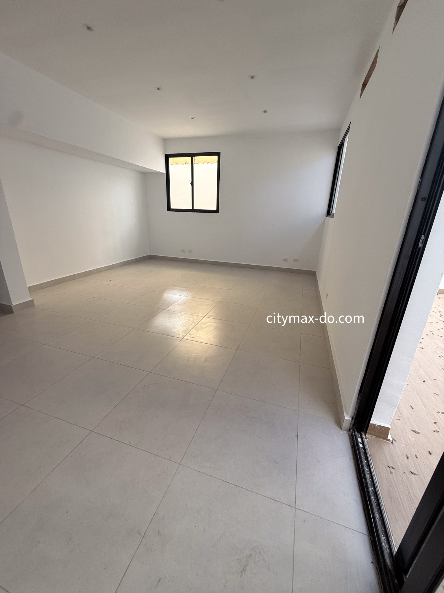 Disponible Local Comercial 2do nivel  en Alquiler en la Julia Distrito Foto 7292426-3.jpg