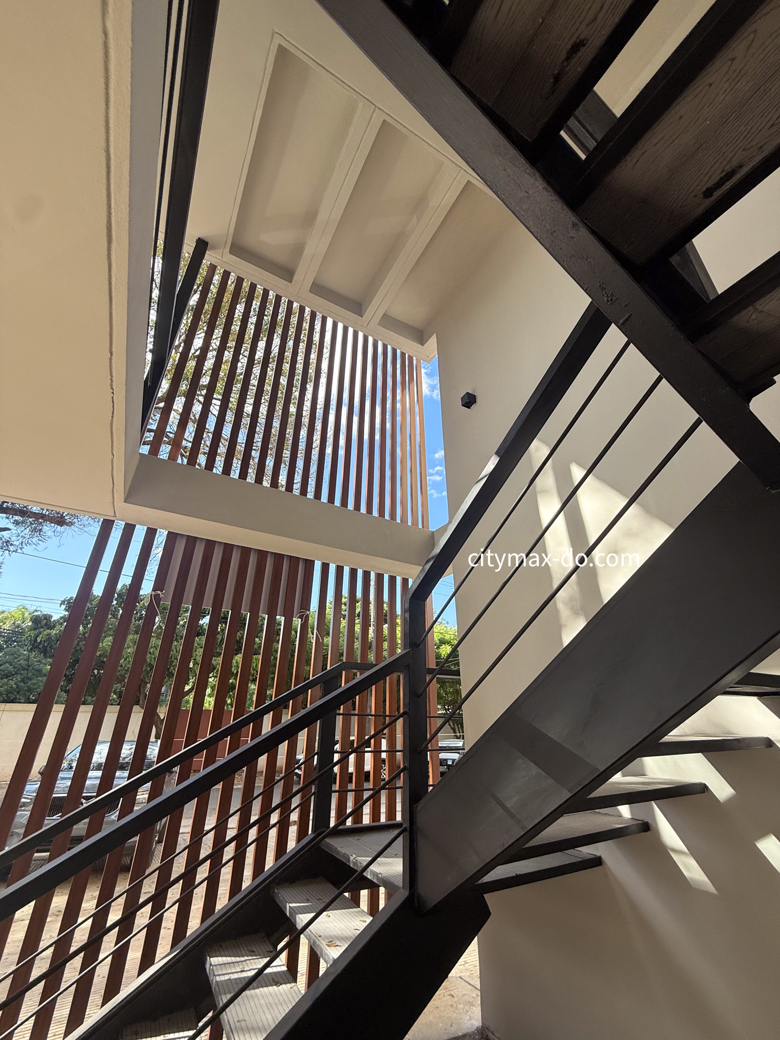 Disponible Local Comercial 2do nivel  en Alquiler en la Julia Distrito Foto 7292426-7.jpg