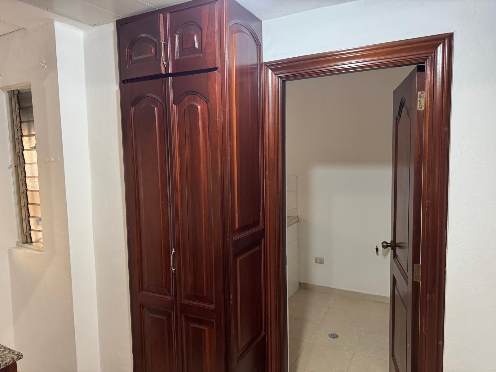 ALQUILO APARTAMENTO EN EVARISTO MORALES. 3 Hab. 2.5 Baños. Foto 7293012-8.jpg
