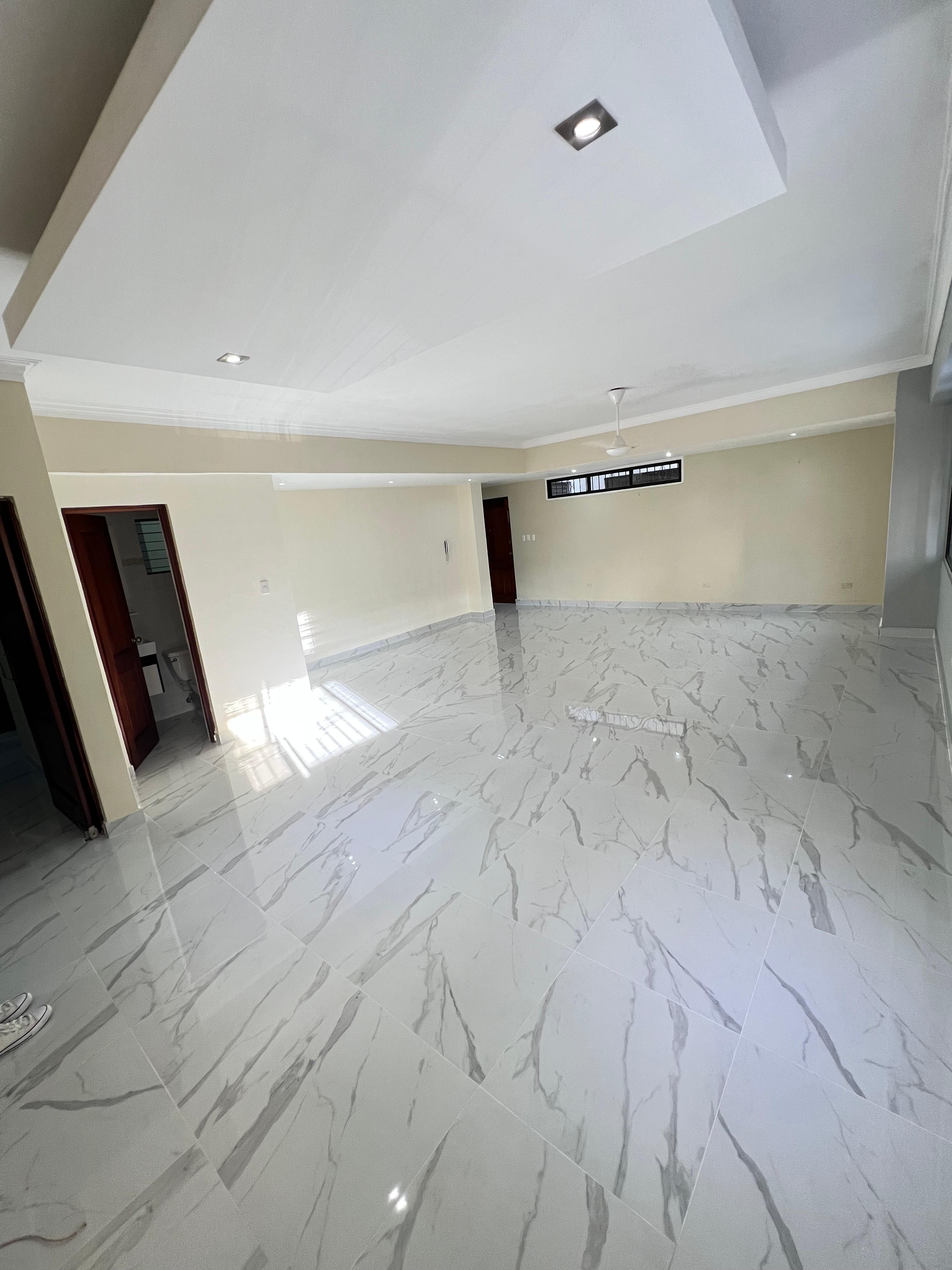 Amplio Apartamento en Alquiler Evaristo Morales Santo Domingo Foto 7294315-14.jpg