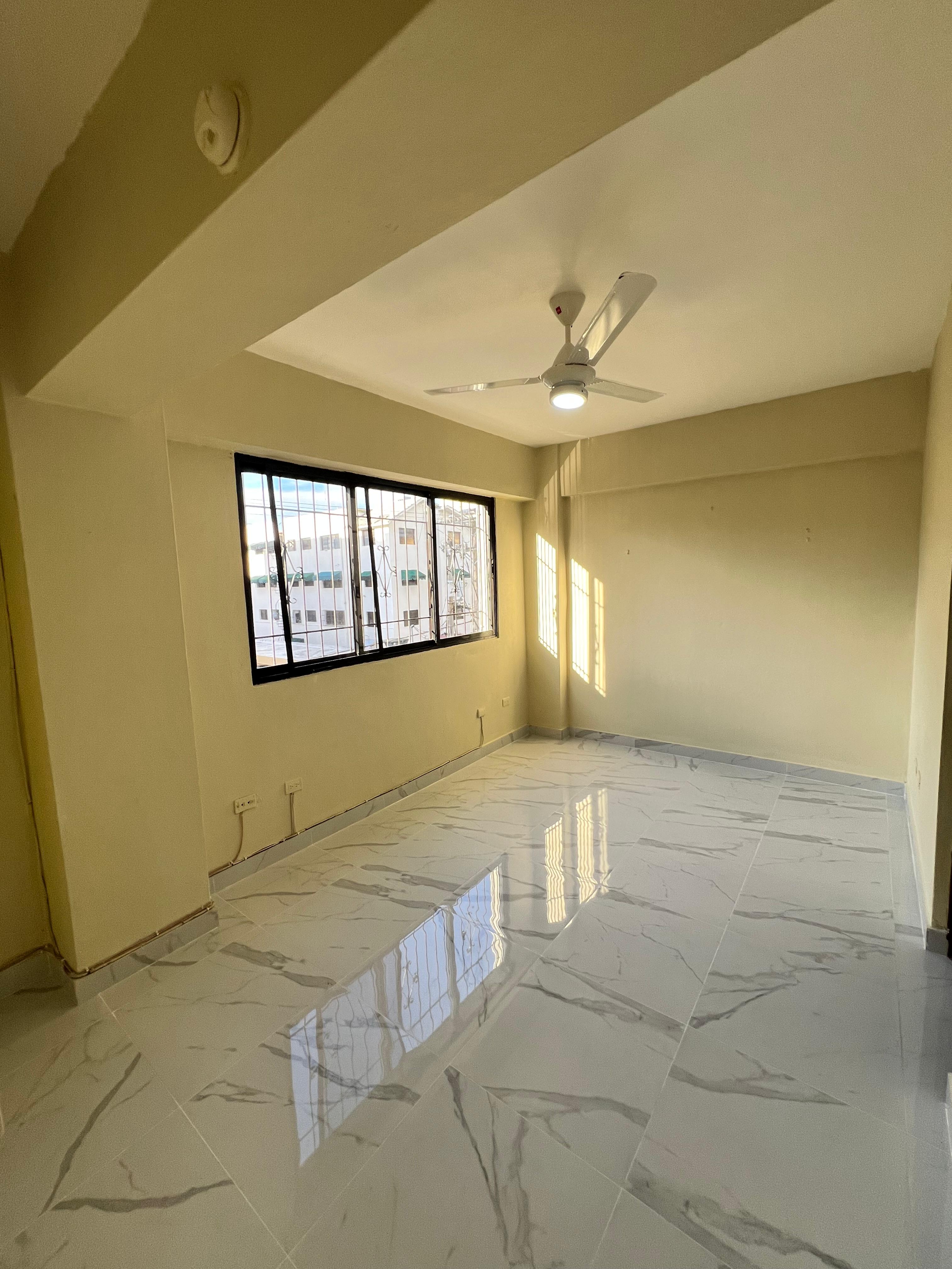 Amplio Apartamento en Alquiler Evaristo Morales Santo Domingo Foto 7294315-3.jpg