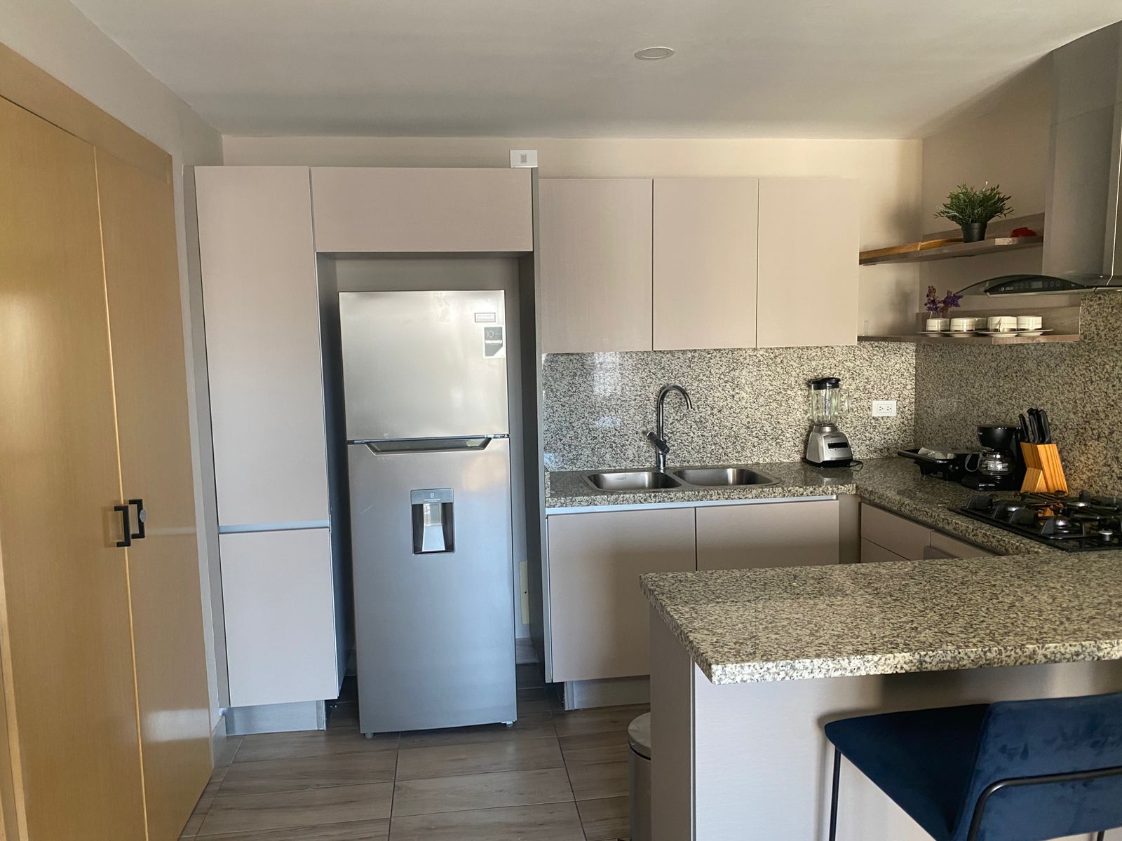 AMUEBLADO APARTAMENTO EN EXCLUSIVA TORRE PIANTINI Foto 7294758-4.jpg