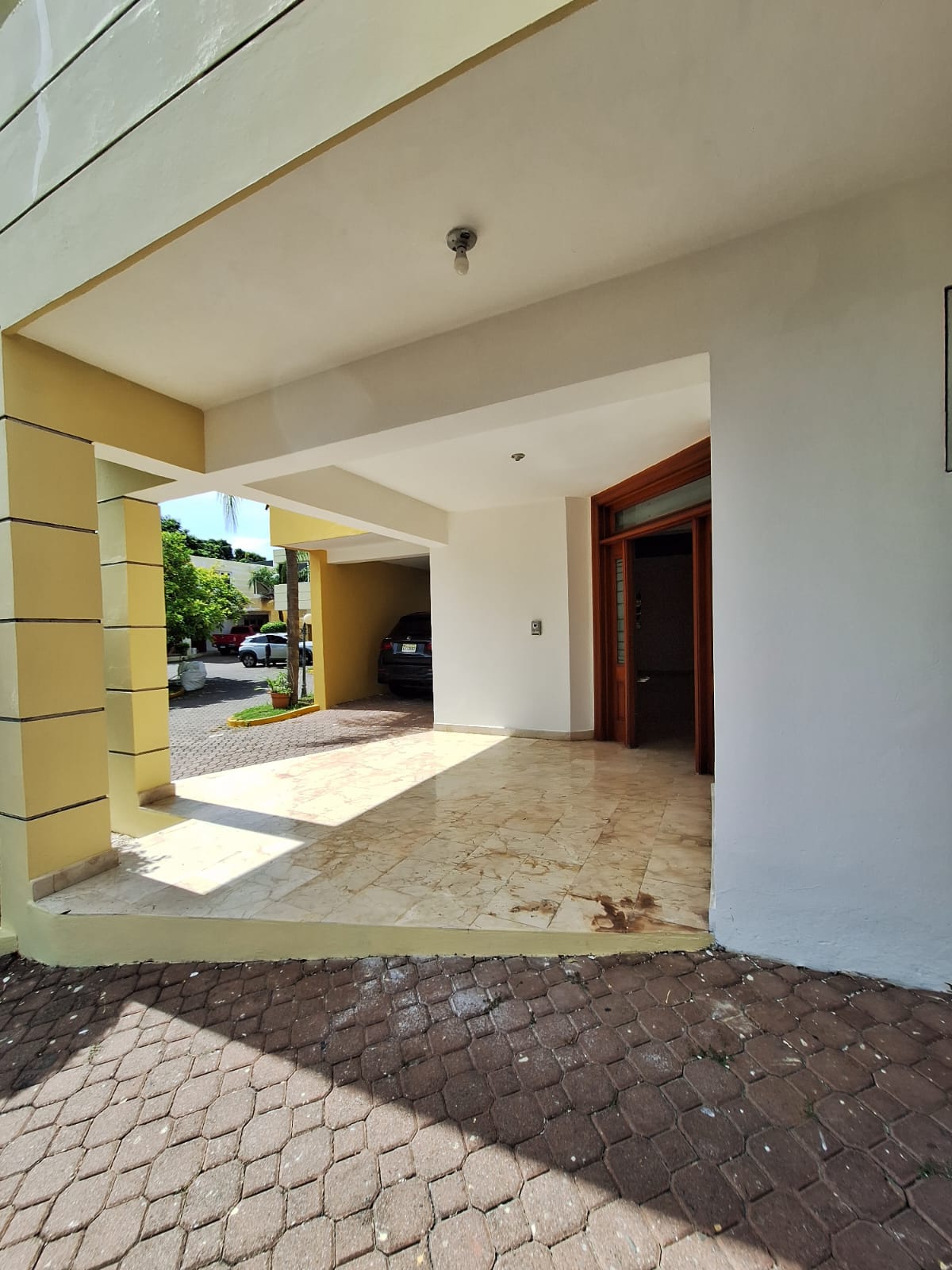  CASA MODERNA EN LAS PRADERAS – 2 NIVELES  300 m  PROYECTO CERRADO Foto 7294891-2.jpg