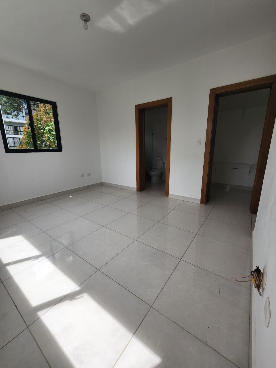 ???? ALQUILER – APARTAMENTO 3ER NIVEL PRÓXIMO A LA AUTOPISTA DUARTE S Foto 7296114-10.jpg