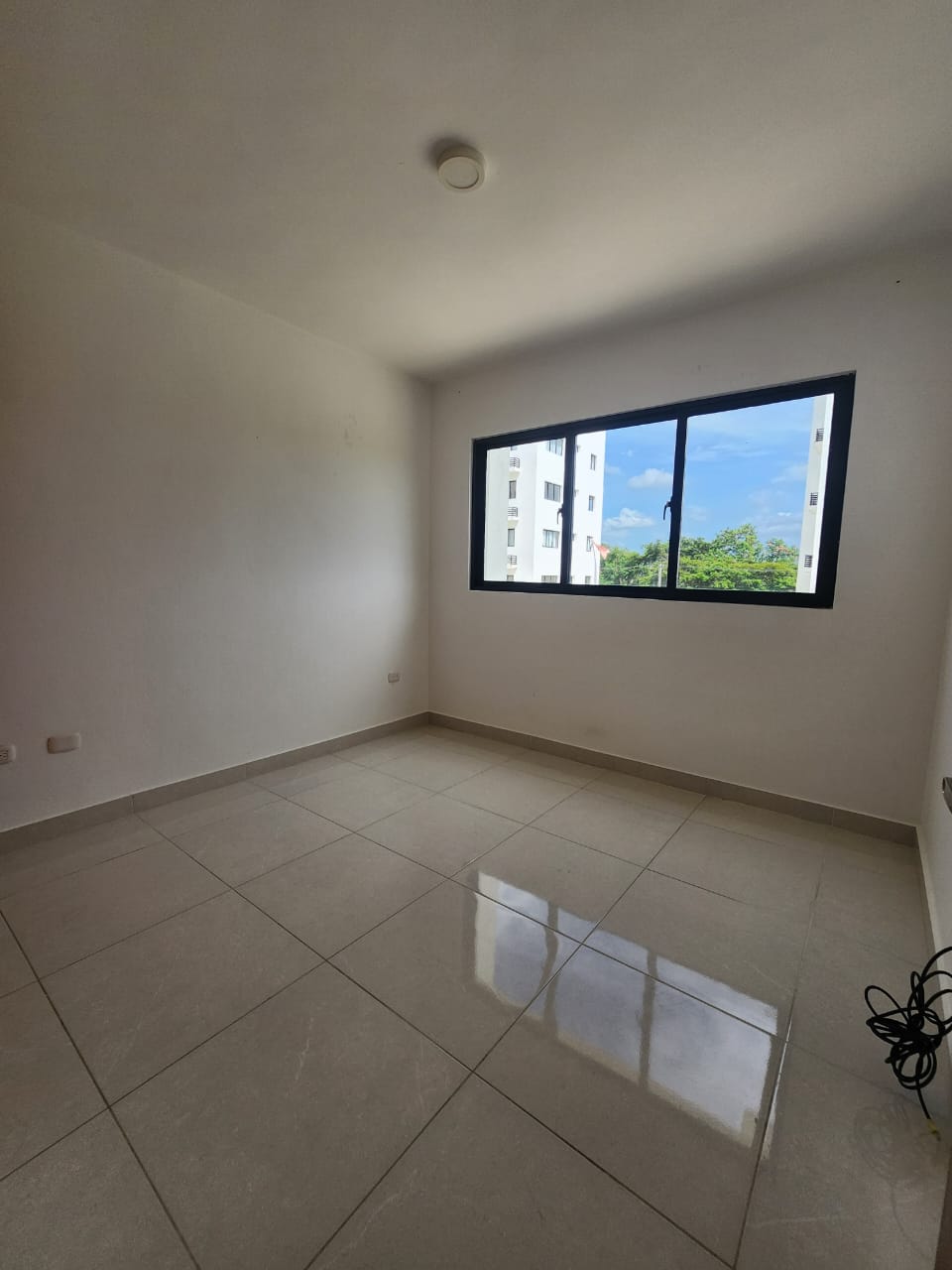 ???? ALQUILER – APARTAMENTO 3ER NIVEL PRÓXIMO A LA AUTOPISTA DUARTE S Foto 7296114-6.jpg