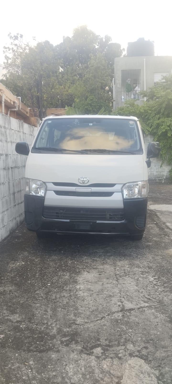 Se vende Minibus - Toyota Hiace 2018 - Poco Usada - Diesel - Automatic Foto 7296425-1.jpg