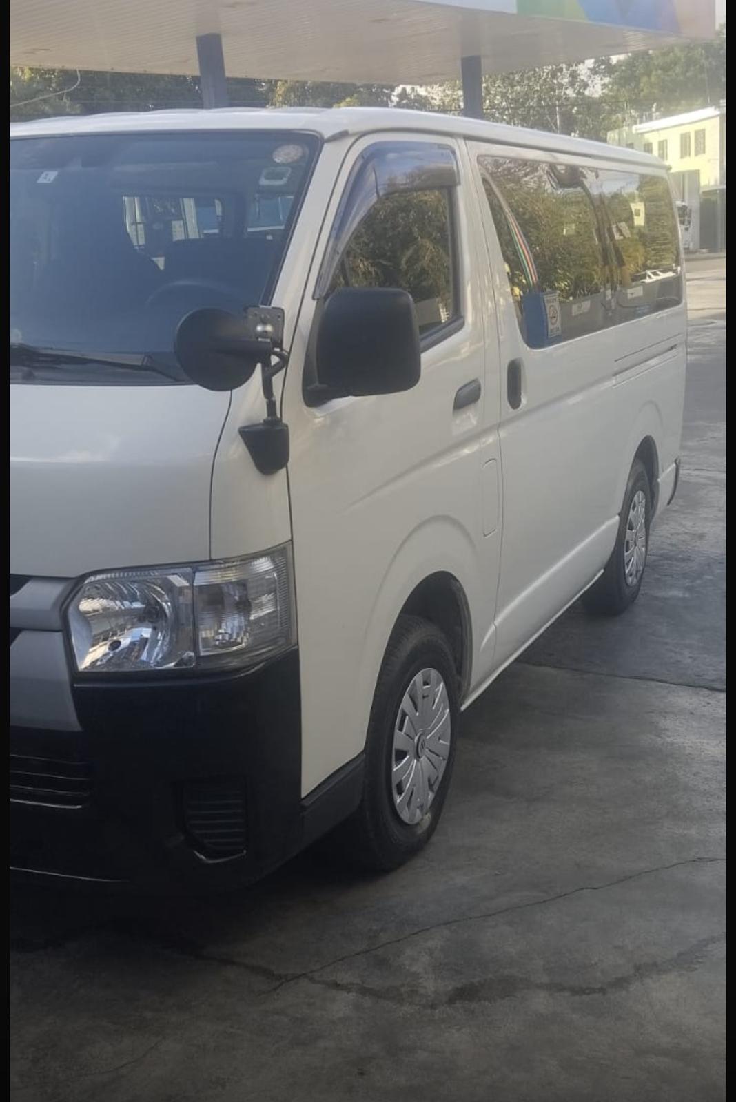 Se vende Minibus - Toyota Hiace 2018 - Poco Usada - Diesel - Automatic Foto 7296425-3.jpg