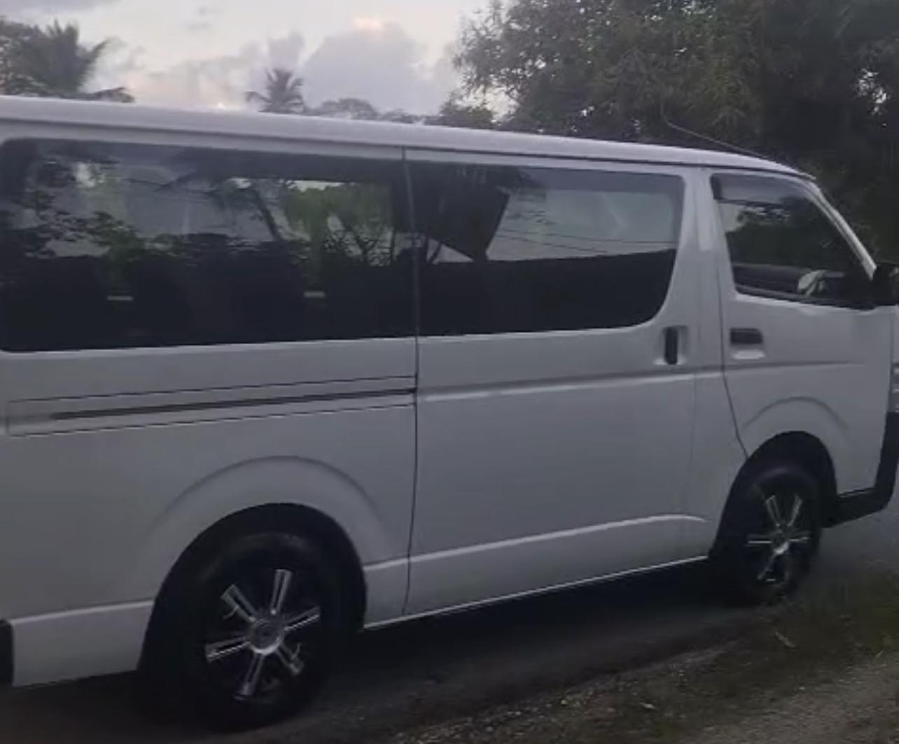 Se vende Minibus - Toyota Hiace 2018 - Poco Usada - Diesel - Automatic Foto 7296425-4.jpg