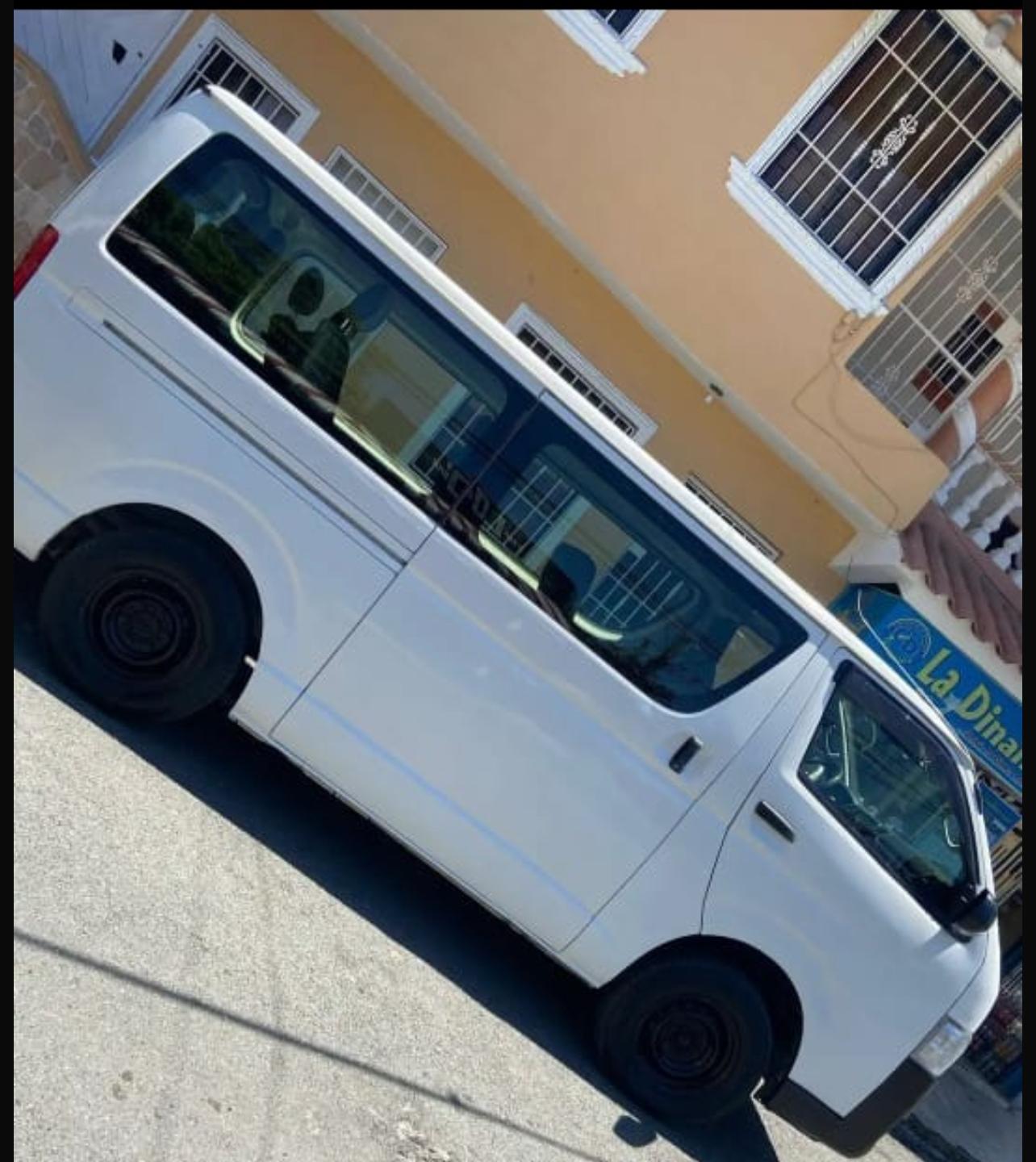 Se vende Minibus - Toyota Hiace 2018 - Poco Usada - Diesel - Automatic Foto 7296425-6.jpg