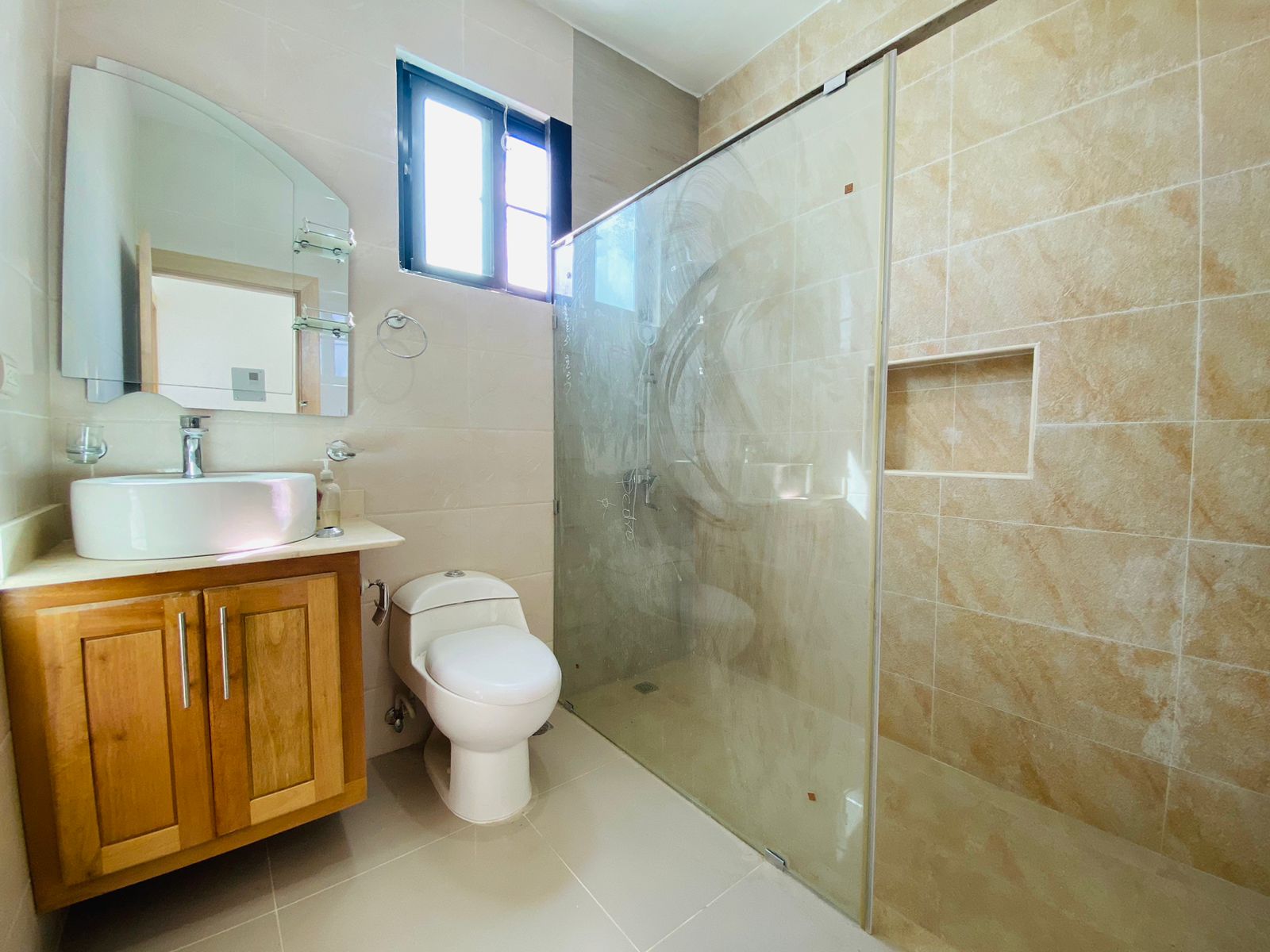 Casa con 3 Habitaciones y Piscina de Venta en Urb. Palmas del Valle! Foto 7296429-15.jpg