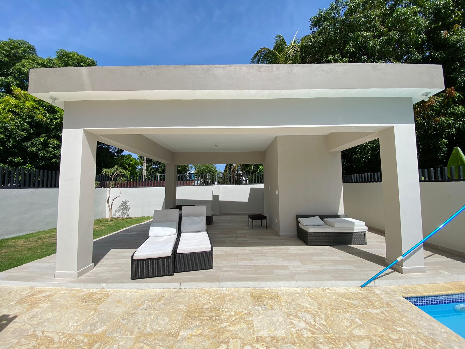 Apartamento de 3 Habitaciones Piscina y 2 Parqueos de Venta en Gurabo Foto 7296432-3.jpg