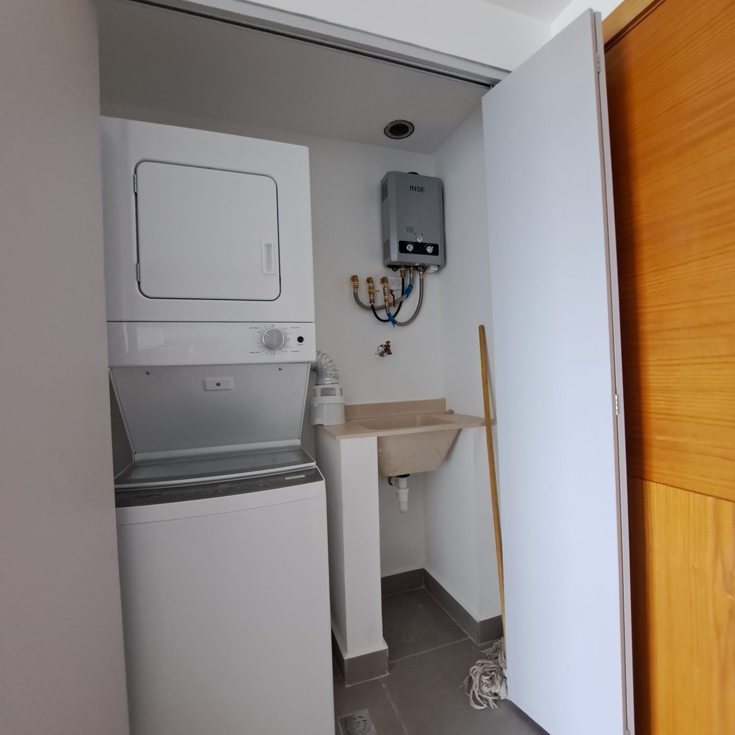Apartamento con Línea Blanca en Alquiler en Gazcue Foto 7298031-4.jpg