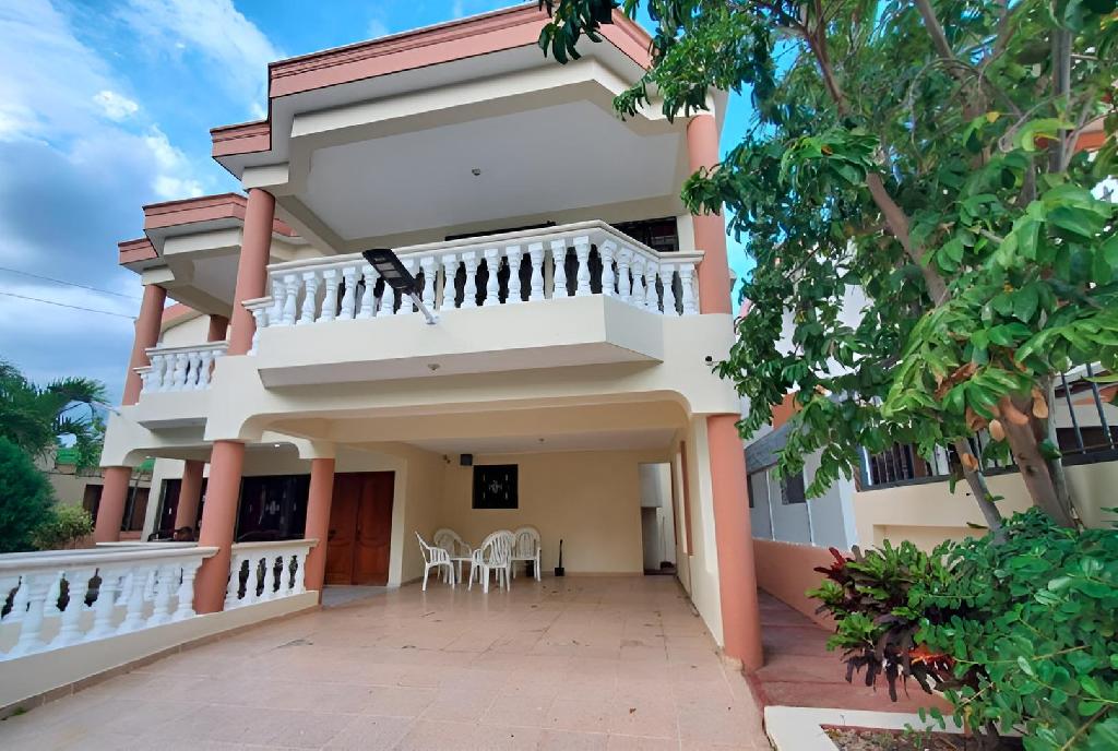 ???? CASA EN ALQUILER – RESIDENCIAL CASTILLO  PRÓXIMO A LA UASD SANTIA Foto 7299228-1.jpg