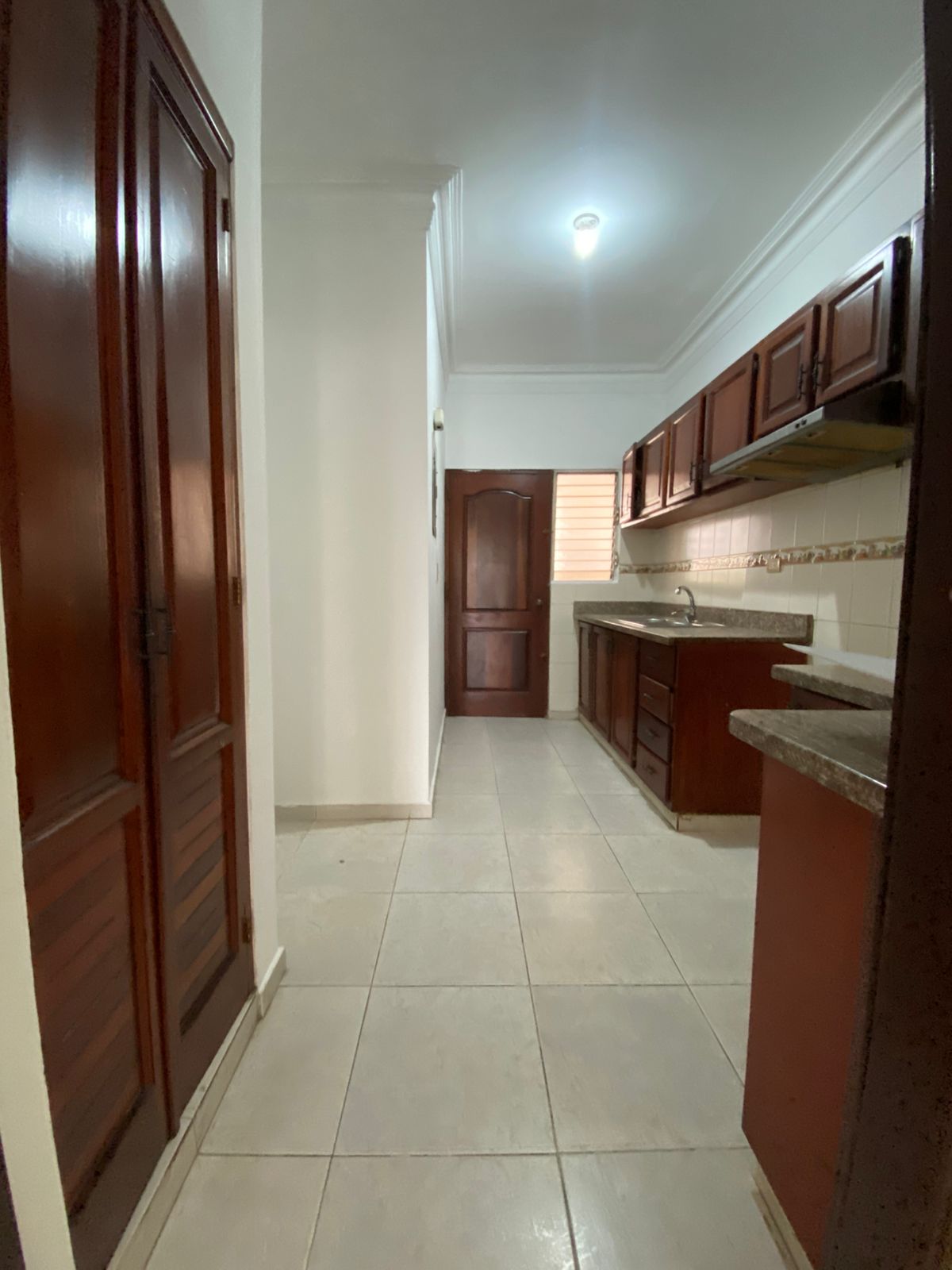 Amplio apartamento en alquiler en Evaristo Morales  Foto 7303630-3.jpg