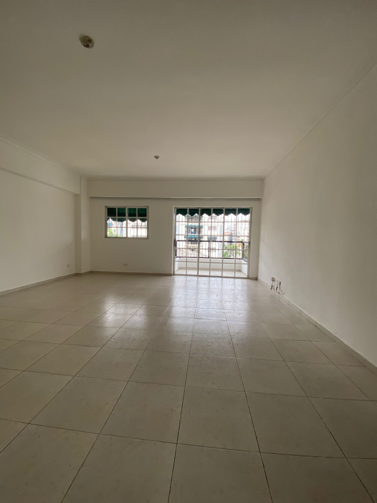 Amplio apartamento en alquiler en Evaristo Morales  Foto 7303630-5.jpg