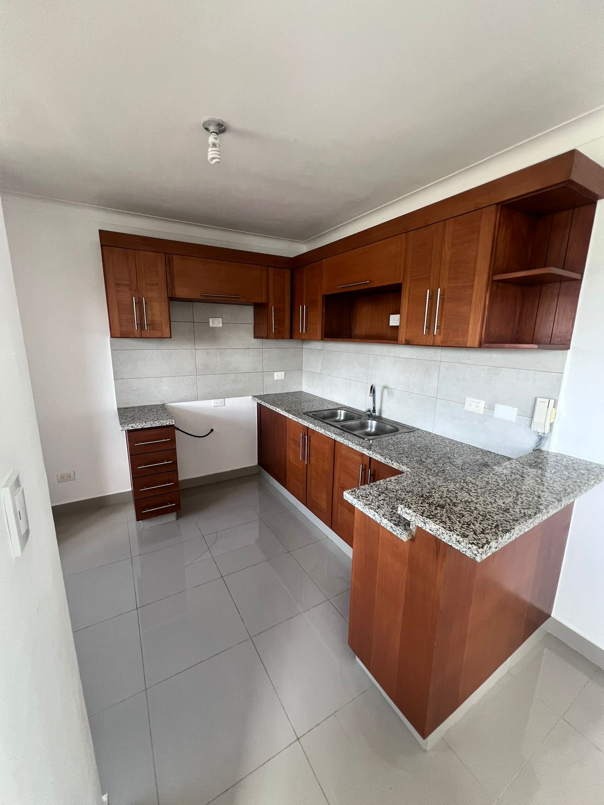 ???? Renta de Apartamento – Segundo Nivel en Llanos de Gurabo Foto 7303769-12.jpg