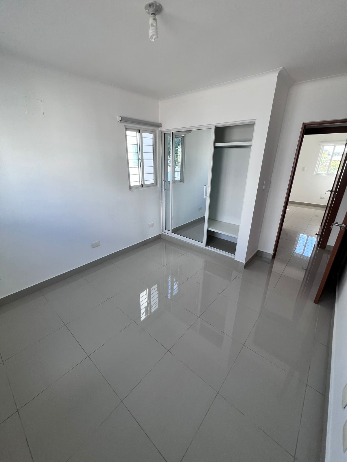 ???? Renta de Apartamento – Segundo Nivel en Llanos de Gurabo Foto 7303769-4.jpg