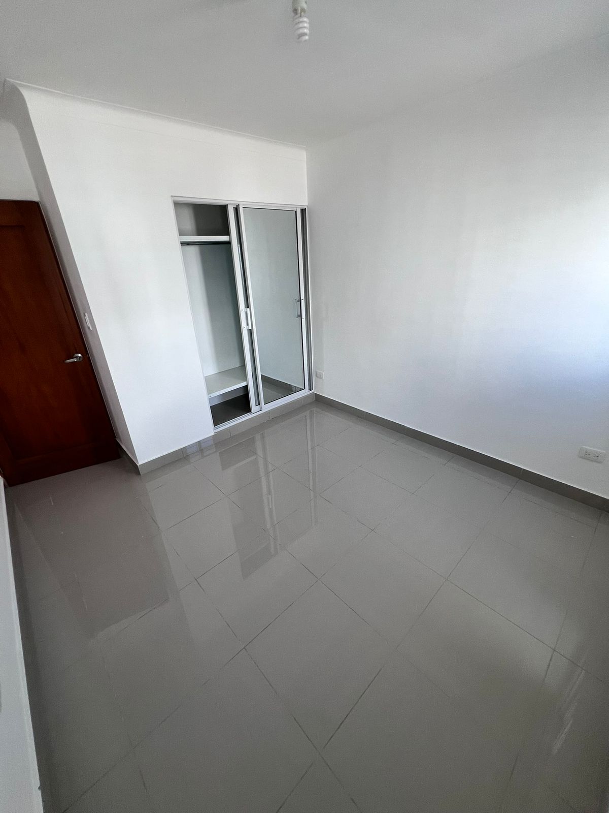 ???? Renta de Apartamento – Segundo Nivel en Llanos de Gurabo Foto 7303769-6.jpg