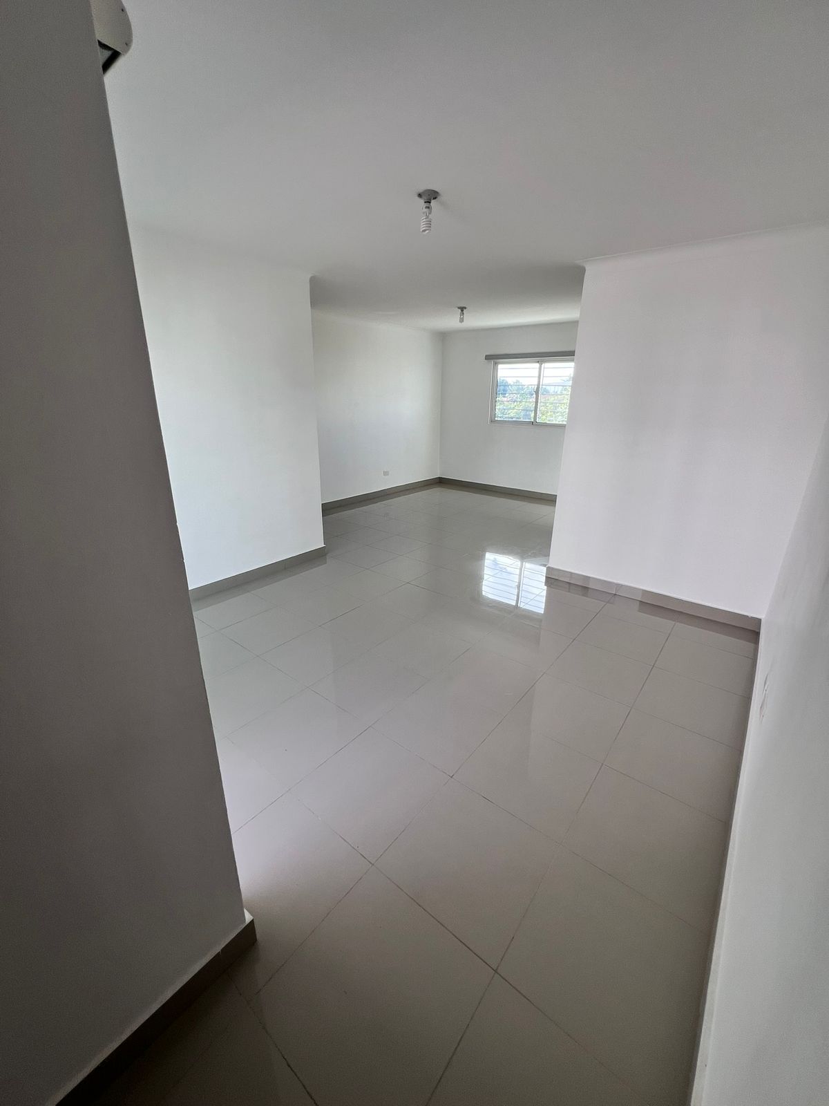 ???? Renta de Apartamento – Segundo Nivel en Llanos de Gurabo Foto 7303769-7.jpg