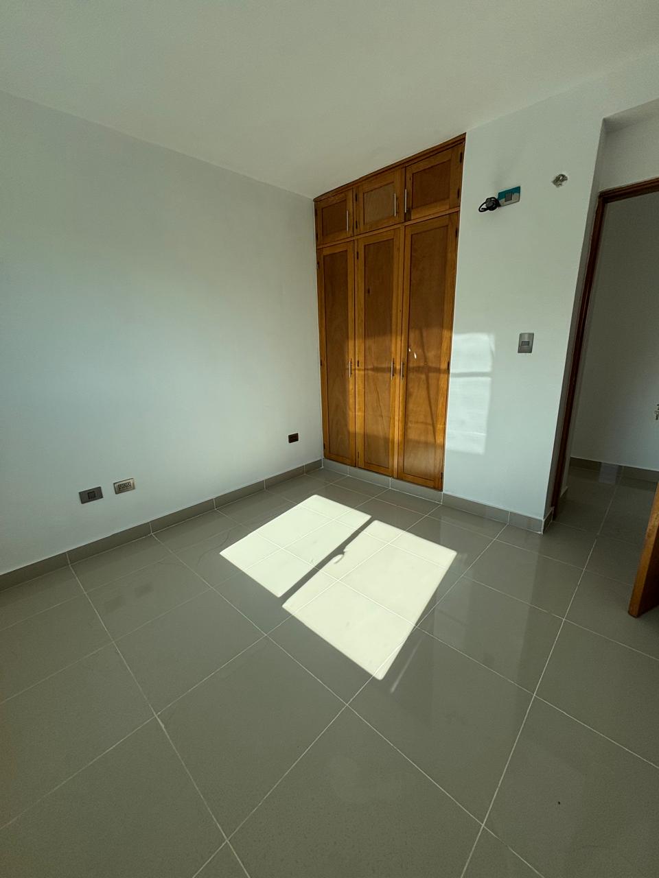 Apartamento en Venta en Av. República de Colombia Santo Domingo Foto 7304028-10.jpg