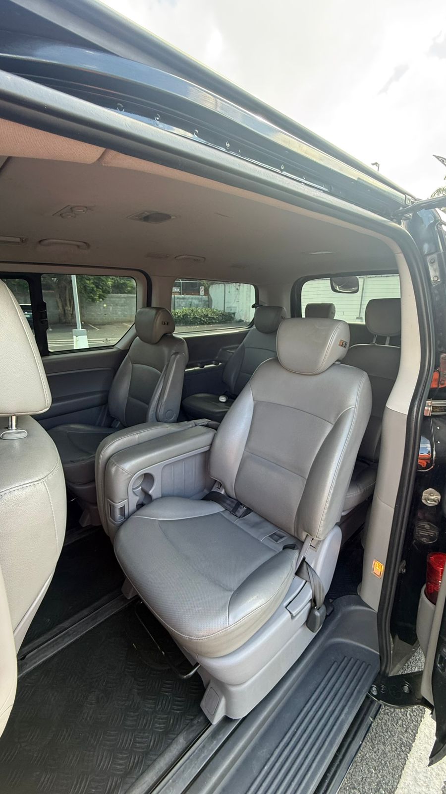 Starex 2019 12 pasajeros  Diesel VGT  A/C doble zona  Luces LED  15500 Foto 7304104-7.jpg