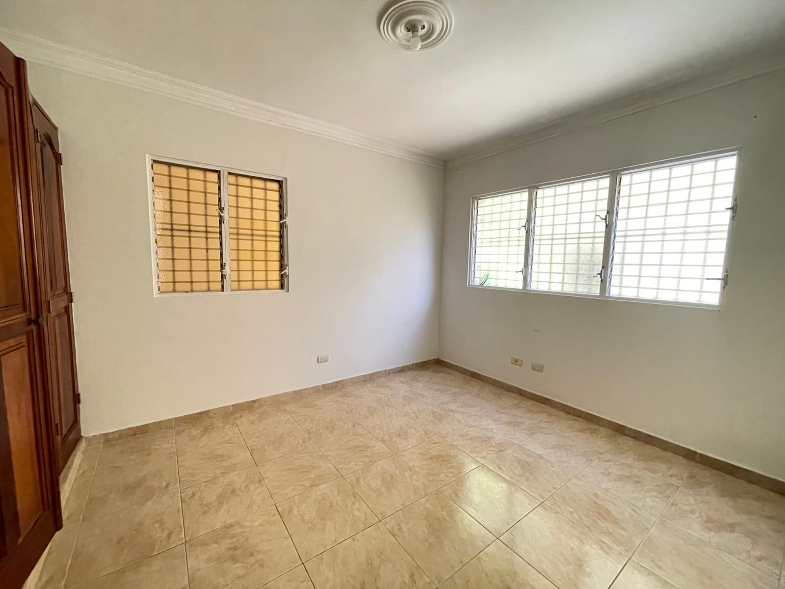 Amplio apartamento de 120 m en segundo piso con 2 balcones  Próximo a  Foto 7304861-2.jpg