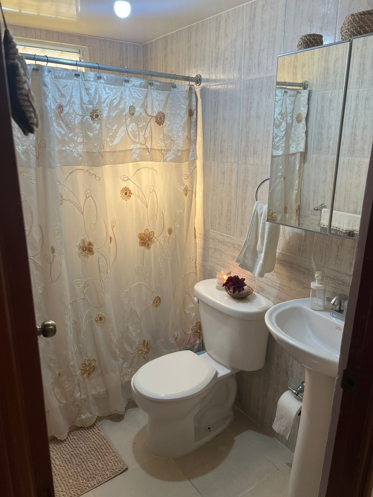 Se vende apartamento remodelado en Residencial Carmen Renata 3 Pantoja Foto 7304891-6.jpg