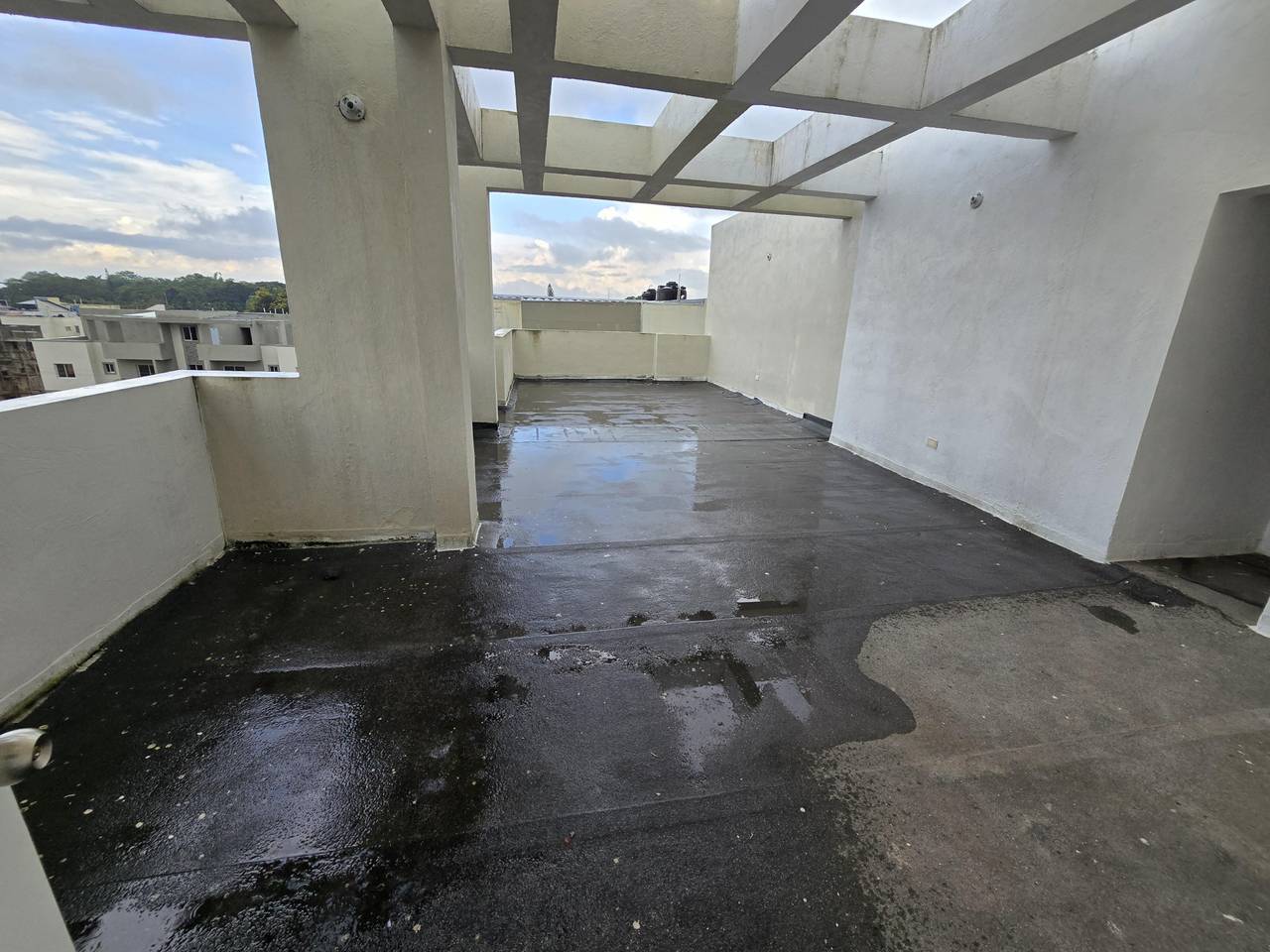 Apartamento 4to piso con Terraza Privada detrás de la embajada america Foto 7304955-10.jpg