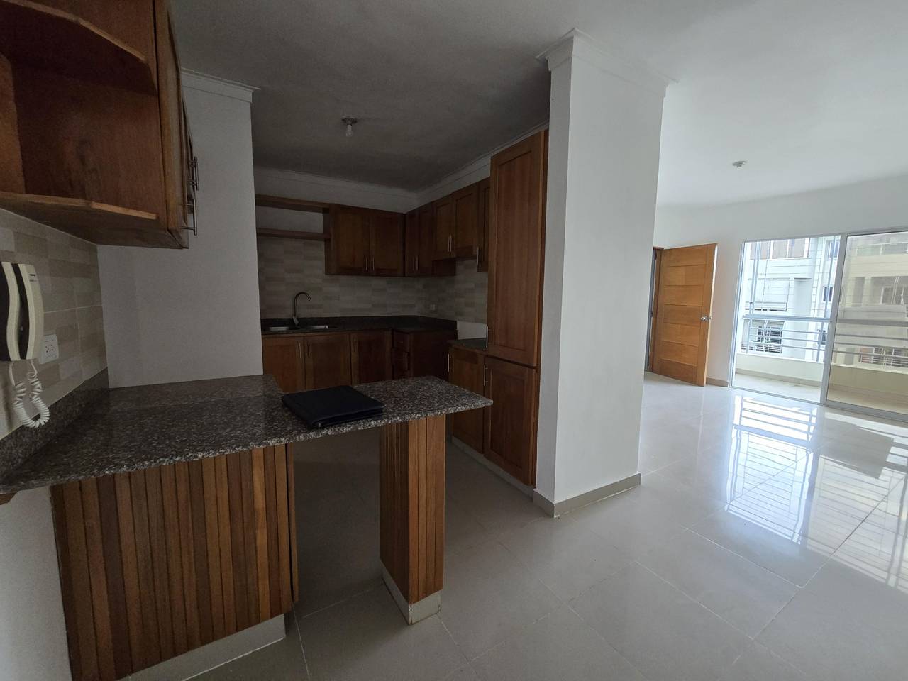Apartamento 4to piso con Terraza Privada detrás de la embajada america Foto 7304955-14.jpg