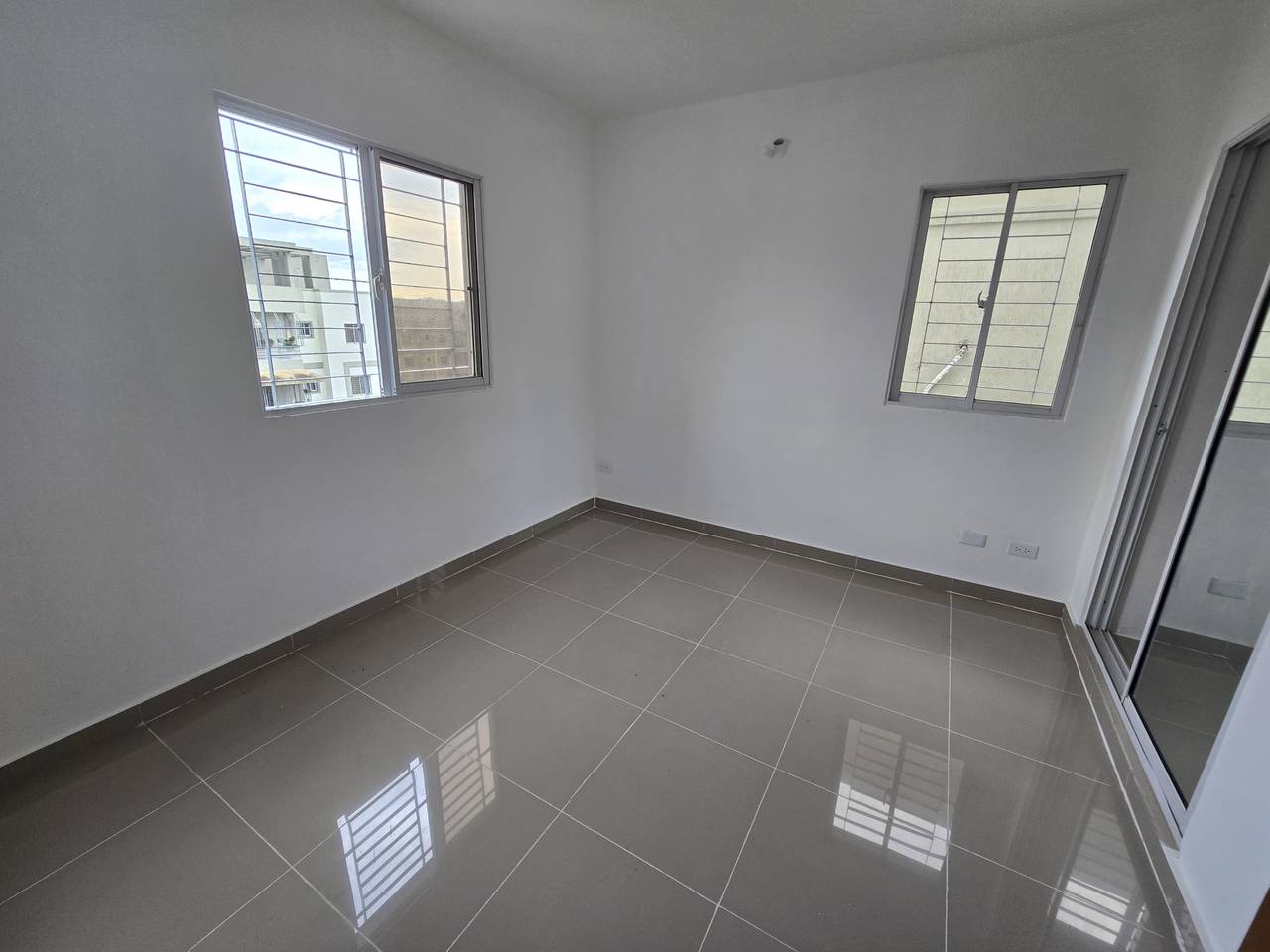 Apartamento 4to piso con Terraza Privada detrás de la embajada america Foto 7304955-3.jpg