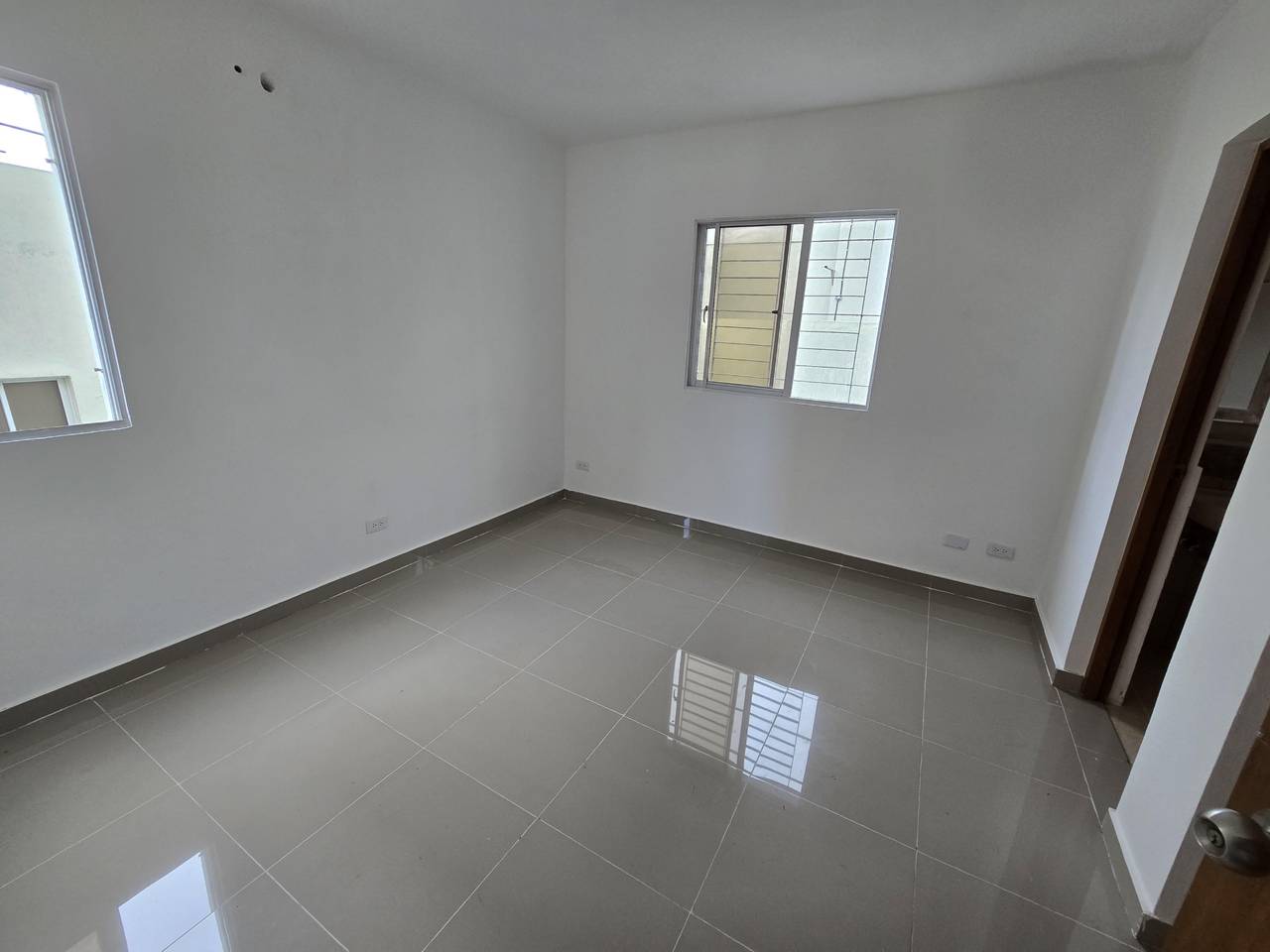 Apartamento 4to piso con Terraza Privada detrás de la embajada america Foto 7304955-9.jpg
