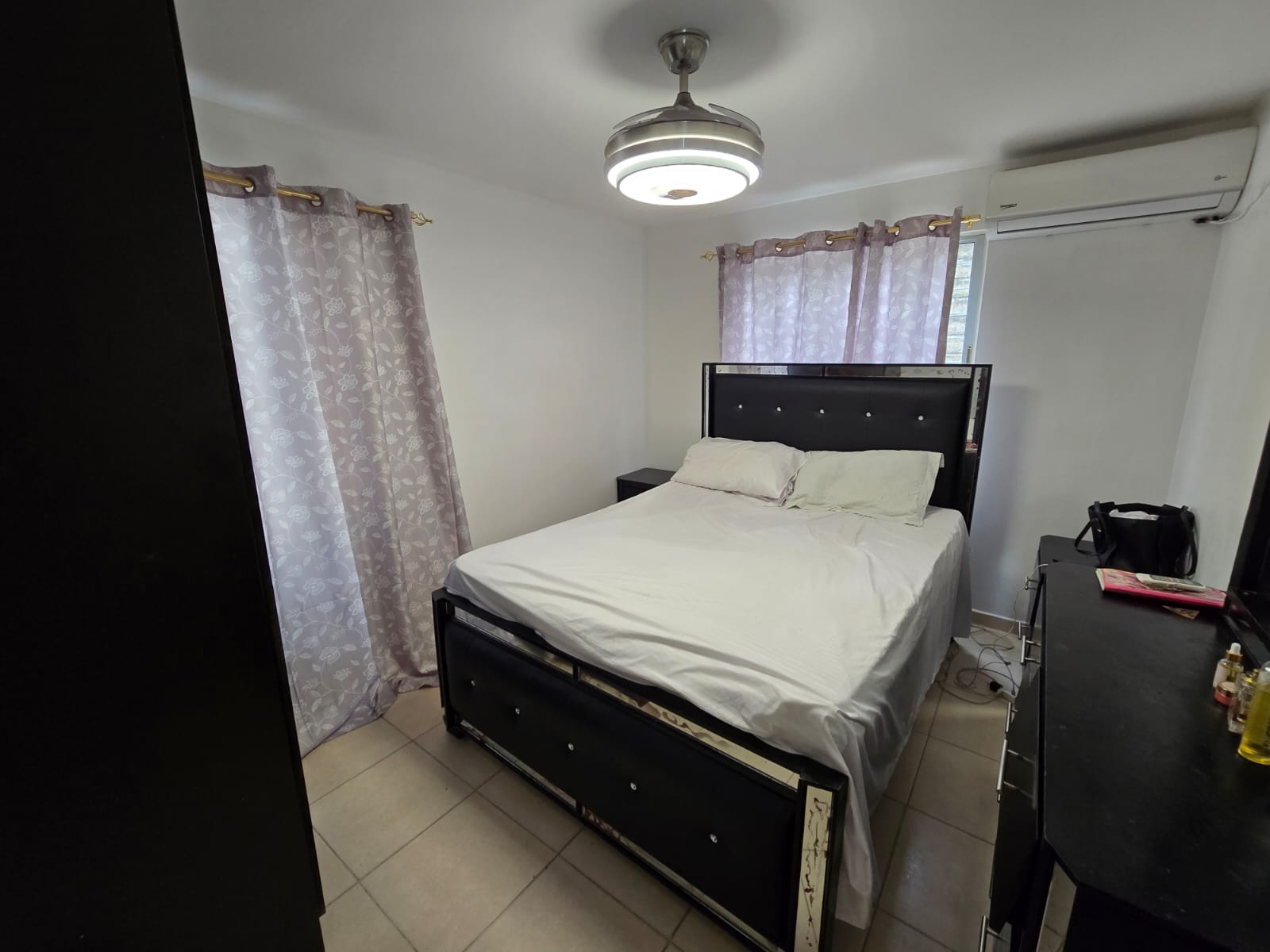 Apartamento en la Jacobo Majluta 1er piso con Patio Foto 7304963-10.jpg