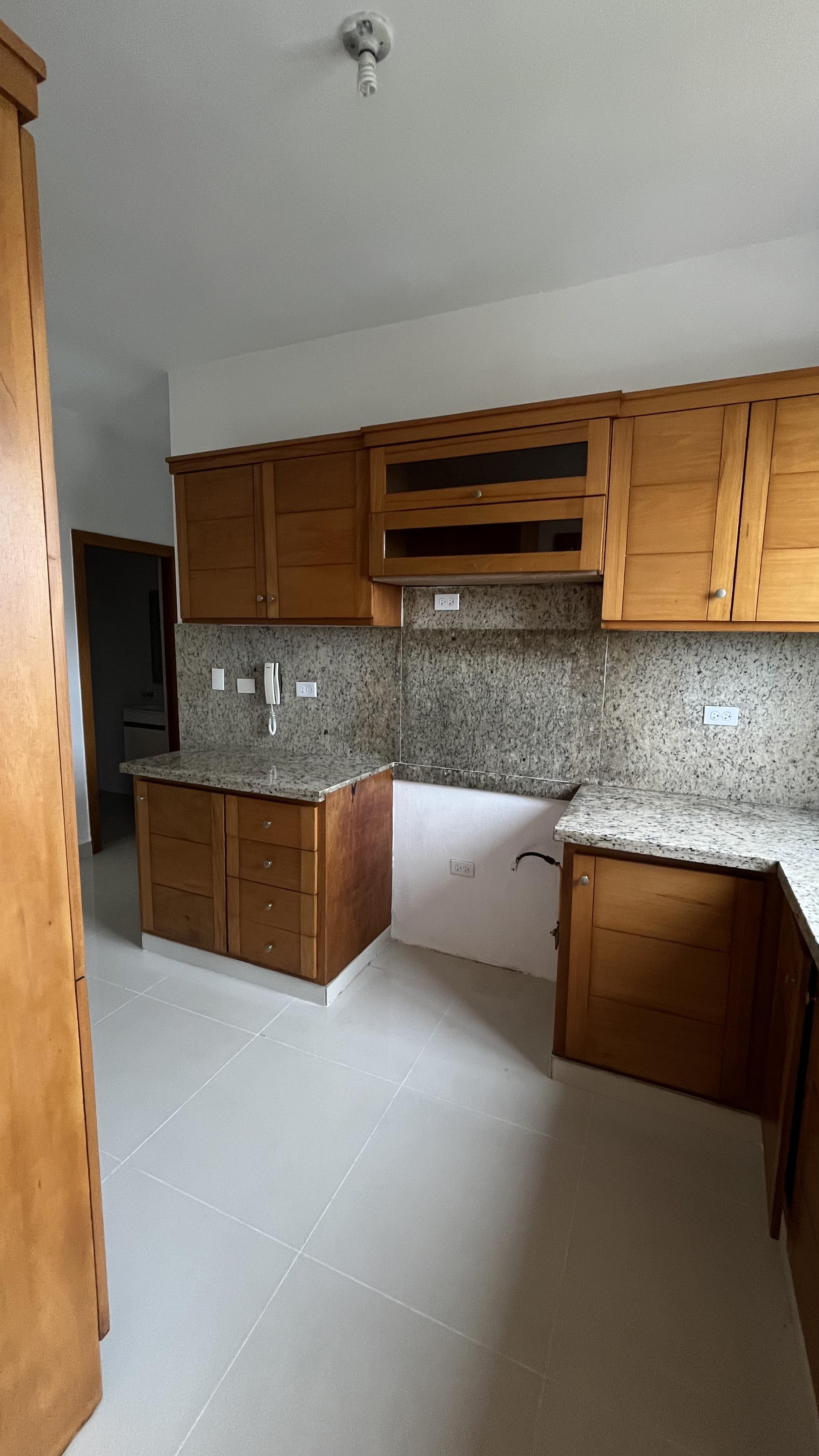 Apartamento en alquiler en Bella Vista de 3 habitaciones Foto 7305071-10.jpg