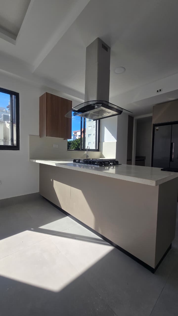 Elegante apartamento en renta en Evaristo Morales Santo Domingo Foto 7305398-14.jpg