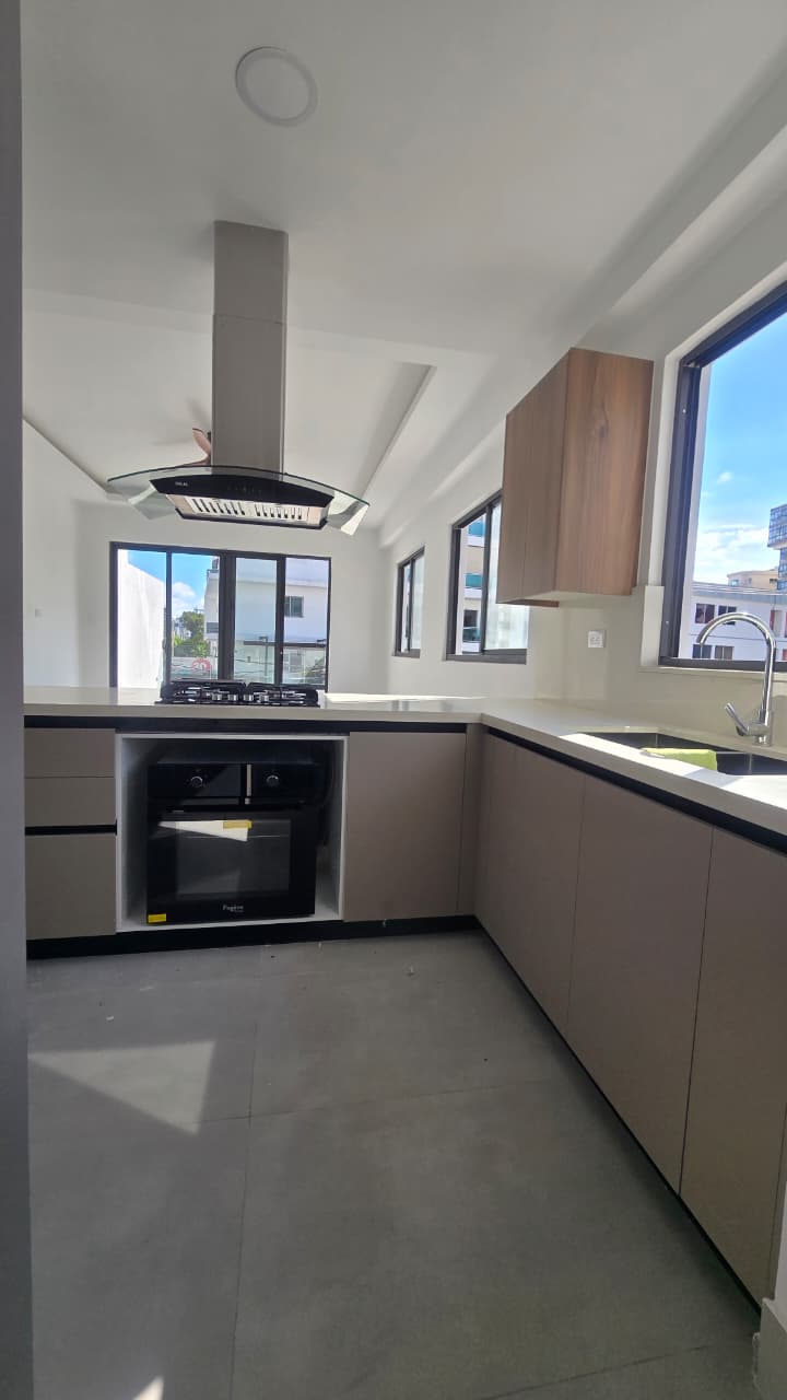 Elegante apartamento en renta en Evaristo Morales Santo Domingo Foto 7305398-15.jpg