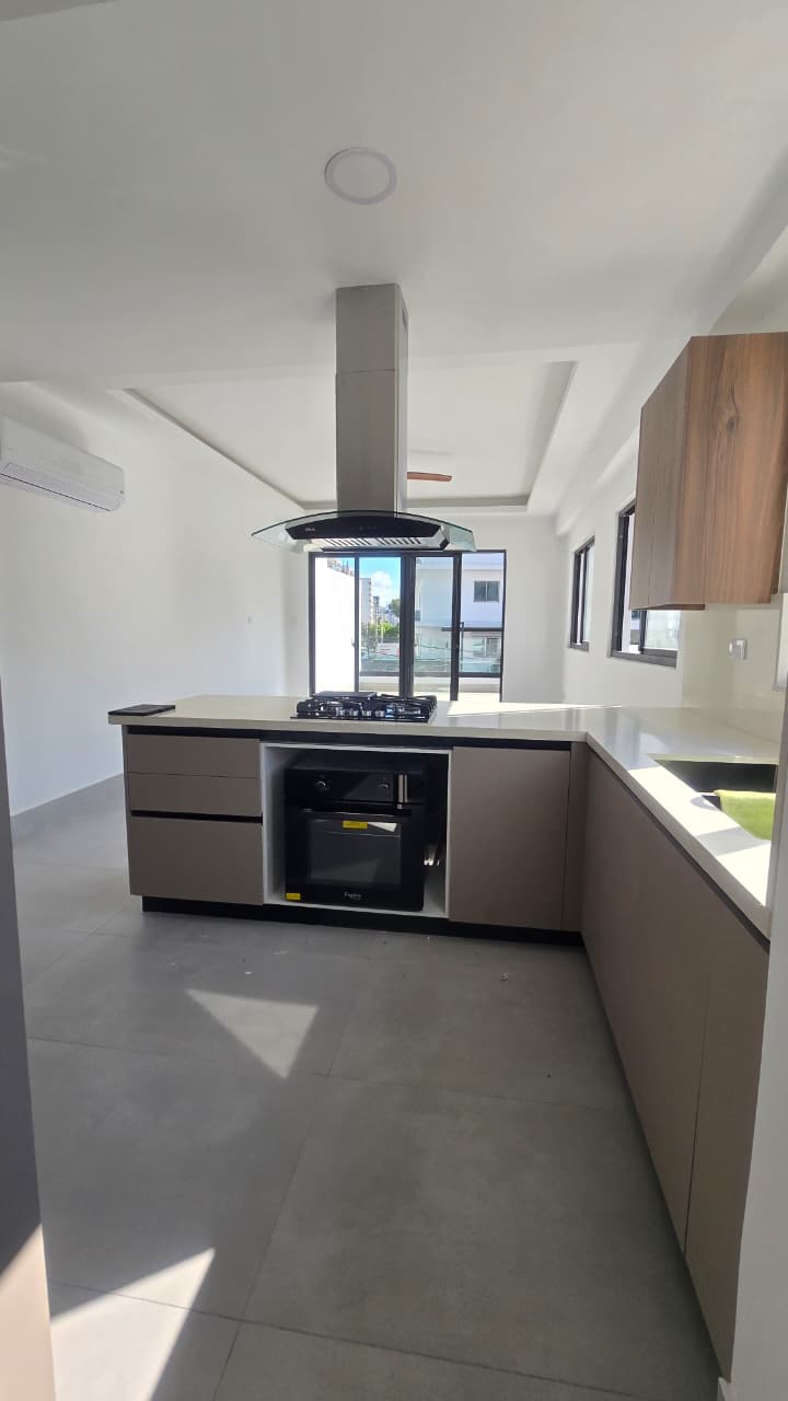 Elegante apartamento en renta en Evaristo Morales Santo Domingo Foto 7305400-1.jpg