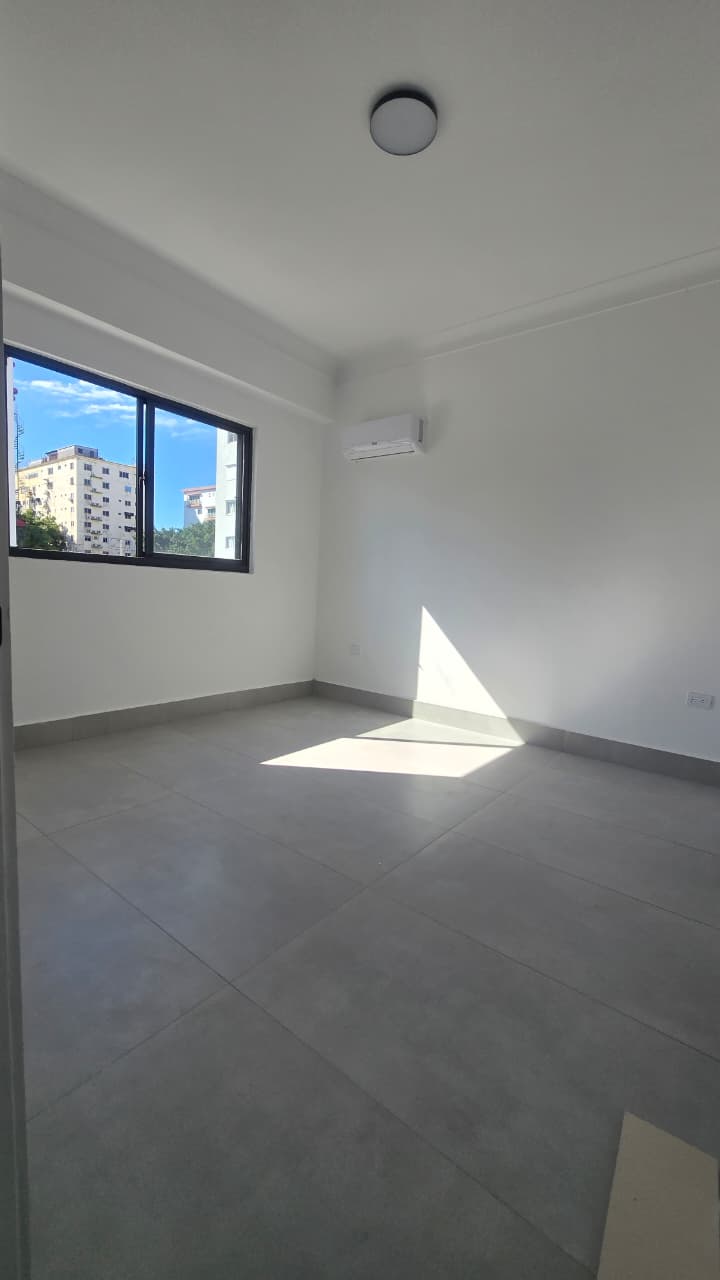 Elegante apartamento en renta en Evaristo Morales Santo Domingo Foto 7305400-3.jpg