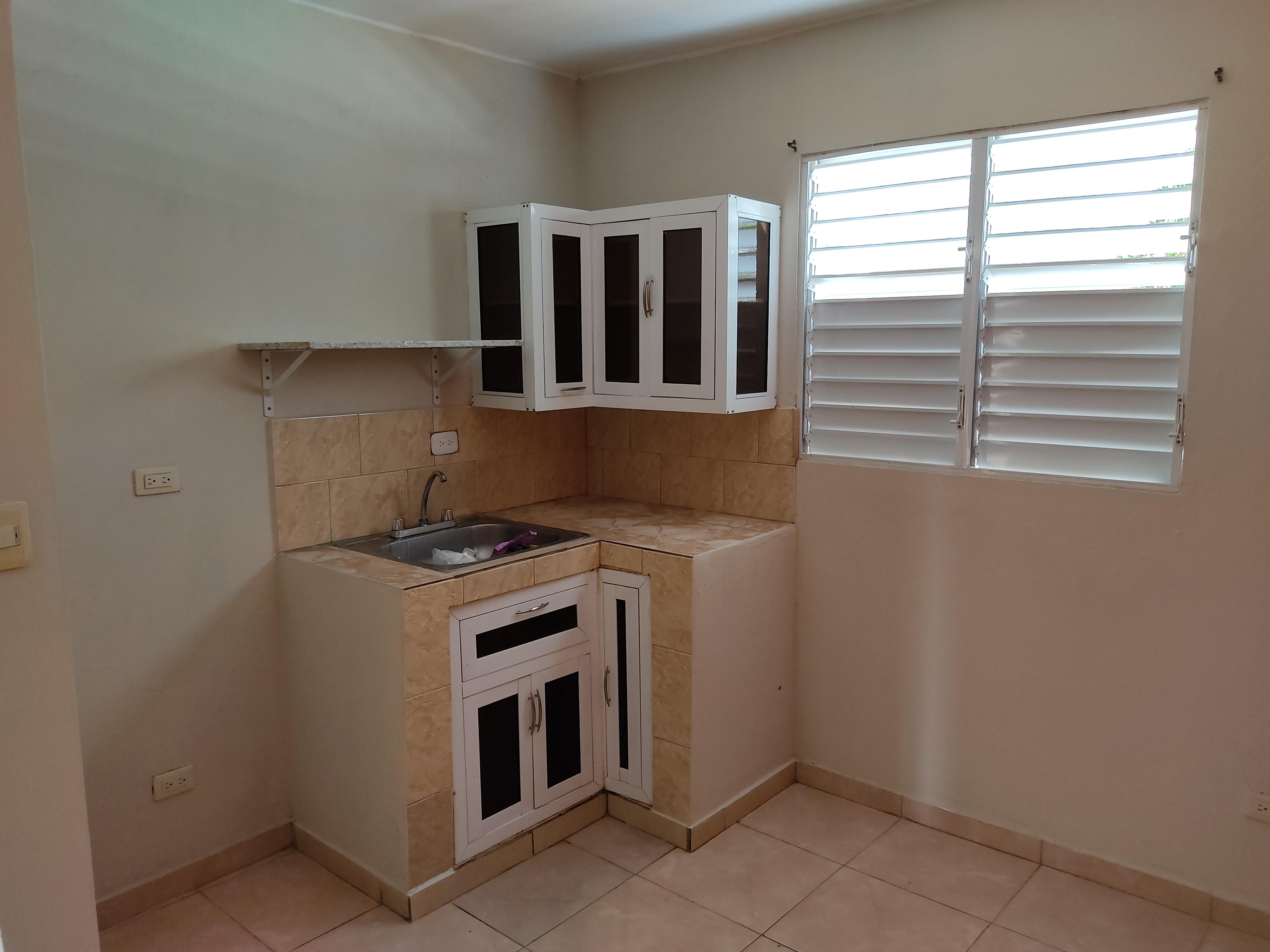 Apartamento próximo a la universidad UAPA  Foto 7305767-3.jpg