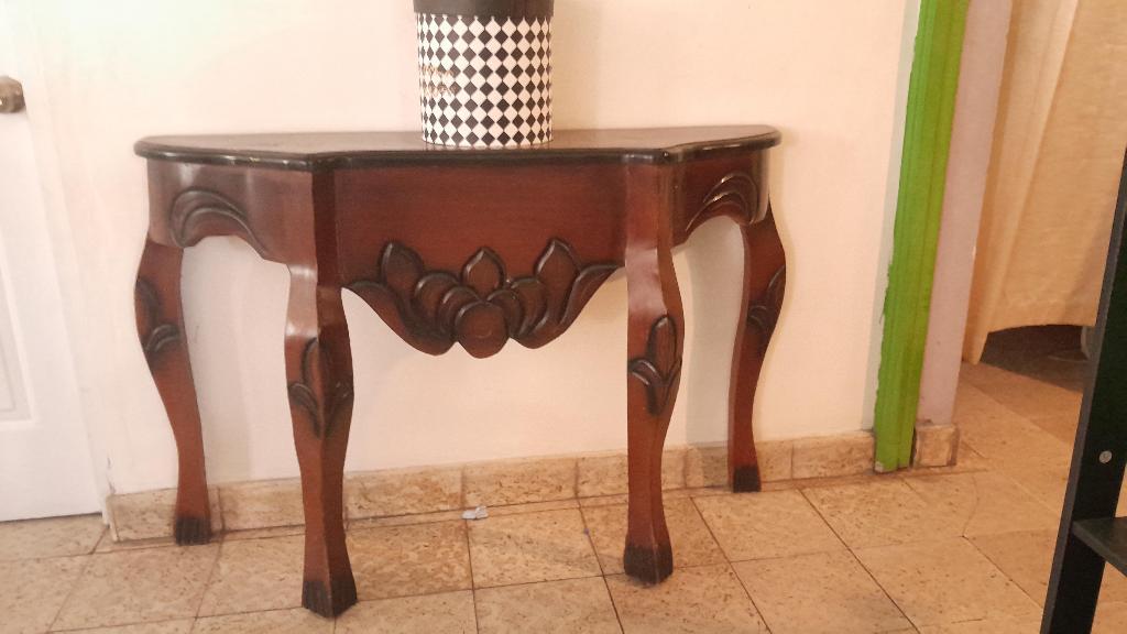 Mueble para recibidor en Caoba Centenaria Pura Foto 7306688-1.jpg