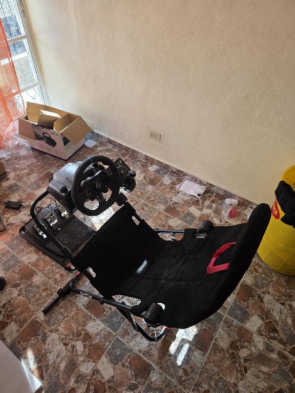 Simulador Logitec G923 con Silla Foto 7307290-1.jpg