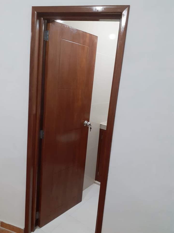 Fabricantes de puertas para baño en madera en Santo Domingo  Foto 7307989-1.jpg