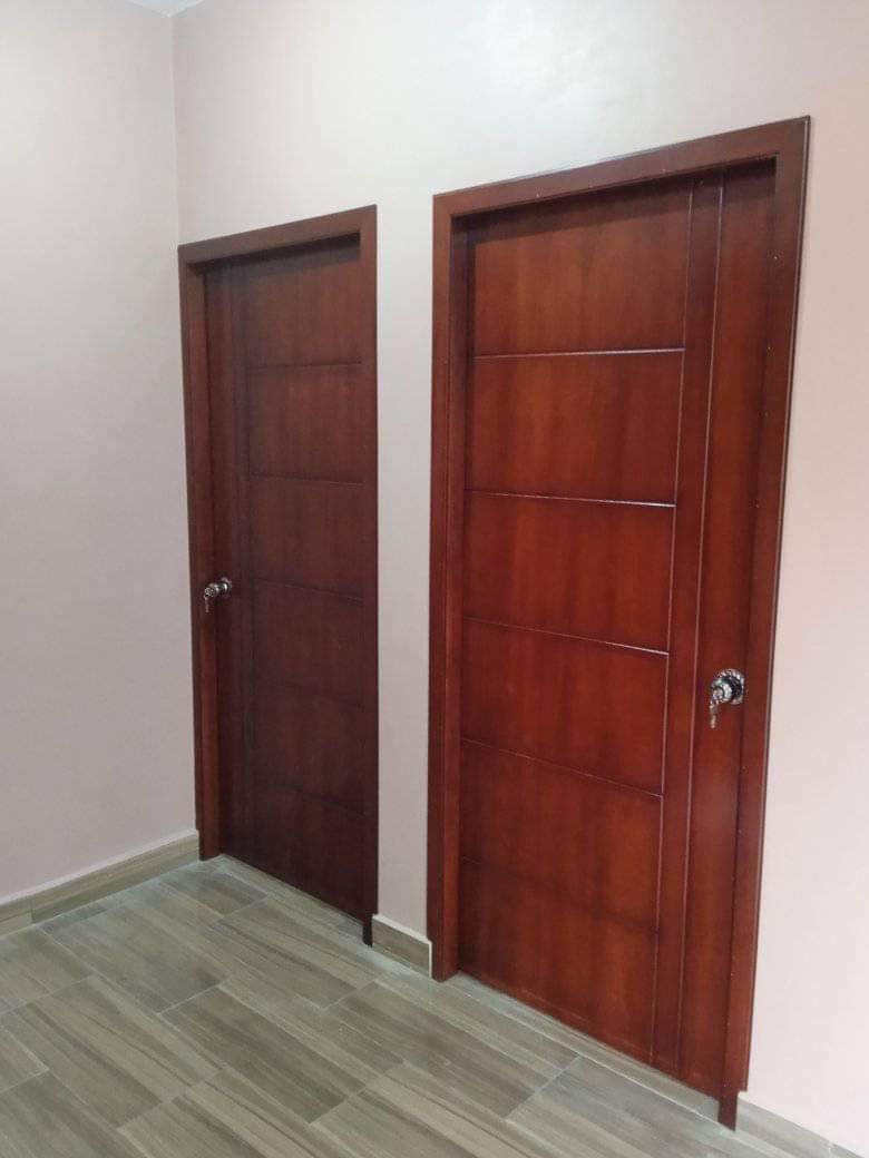 Fabricantes de puertas para baño en madera en Santo Domingo  Foto 7307989-3.jpg