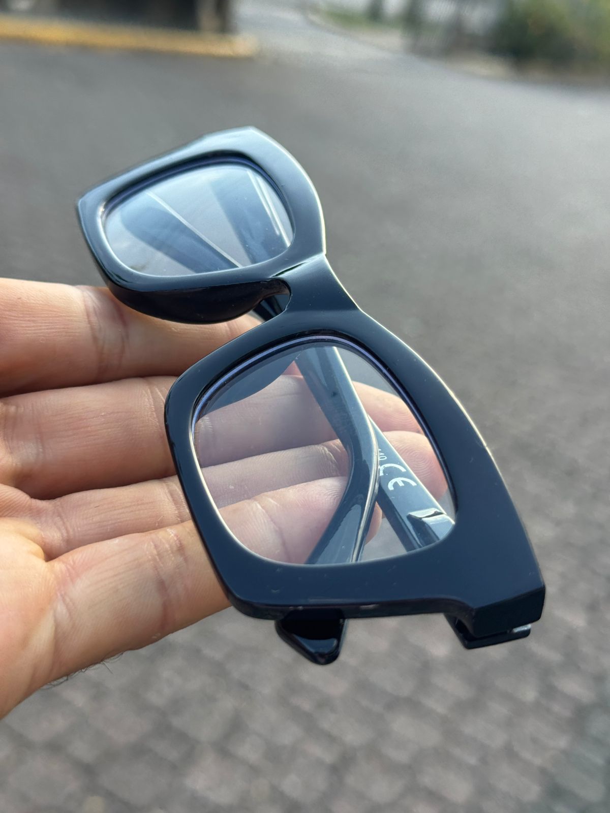 Nuestros lentes con filtro anti luz azul son ideales para cuidar tus o Foto 7307991-2.jpg