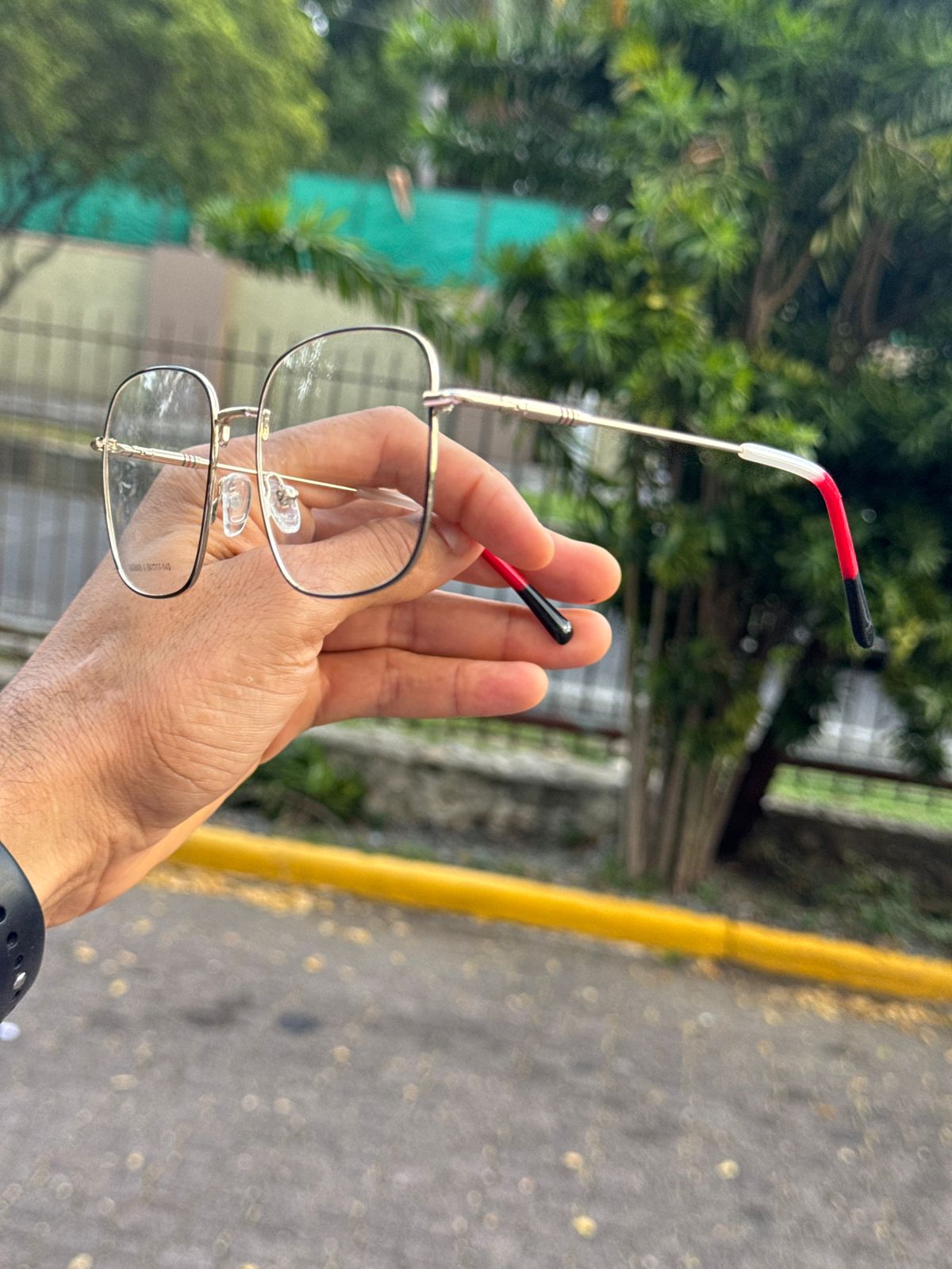???? Protege tu vista con estilo! Monturas modernas para lentes gradu Foto 7307994-2.jpg